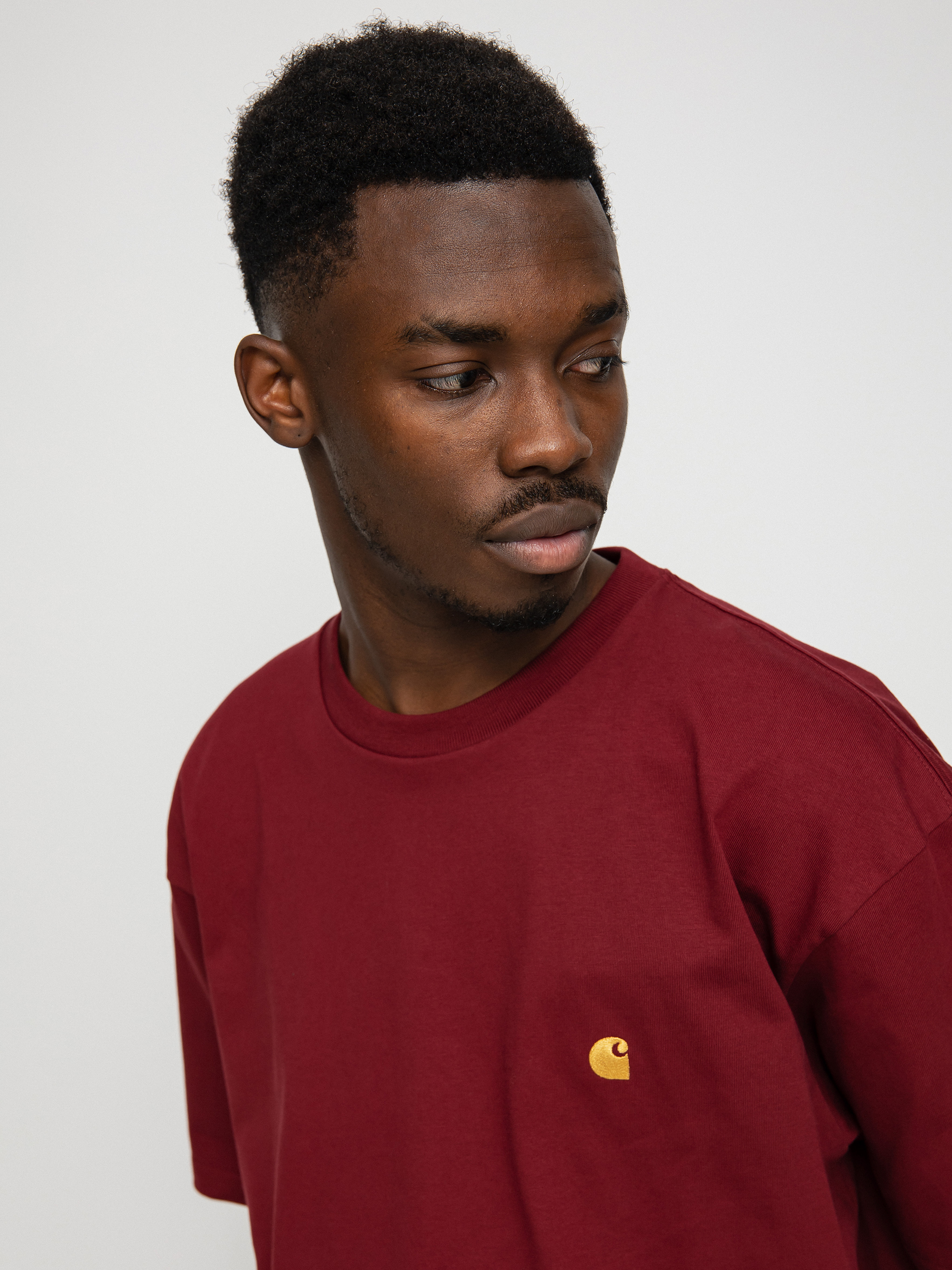 T-shirt Carhartt WIP Chase (corvina/gold)