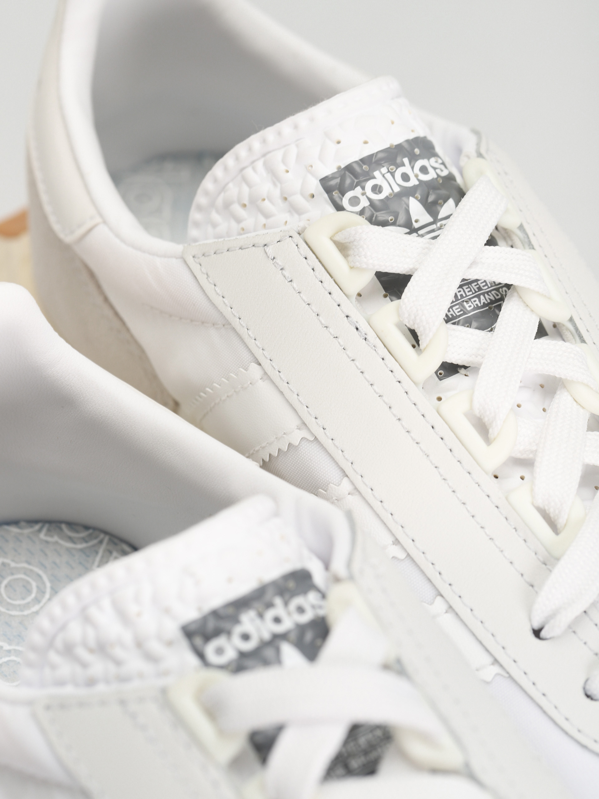 Buty adidas Originals Retropy E5 (crywht/msilve/ftwwht)