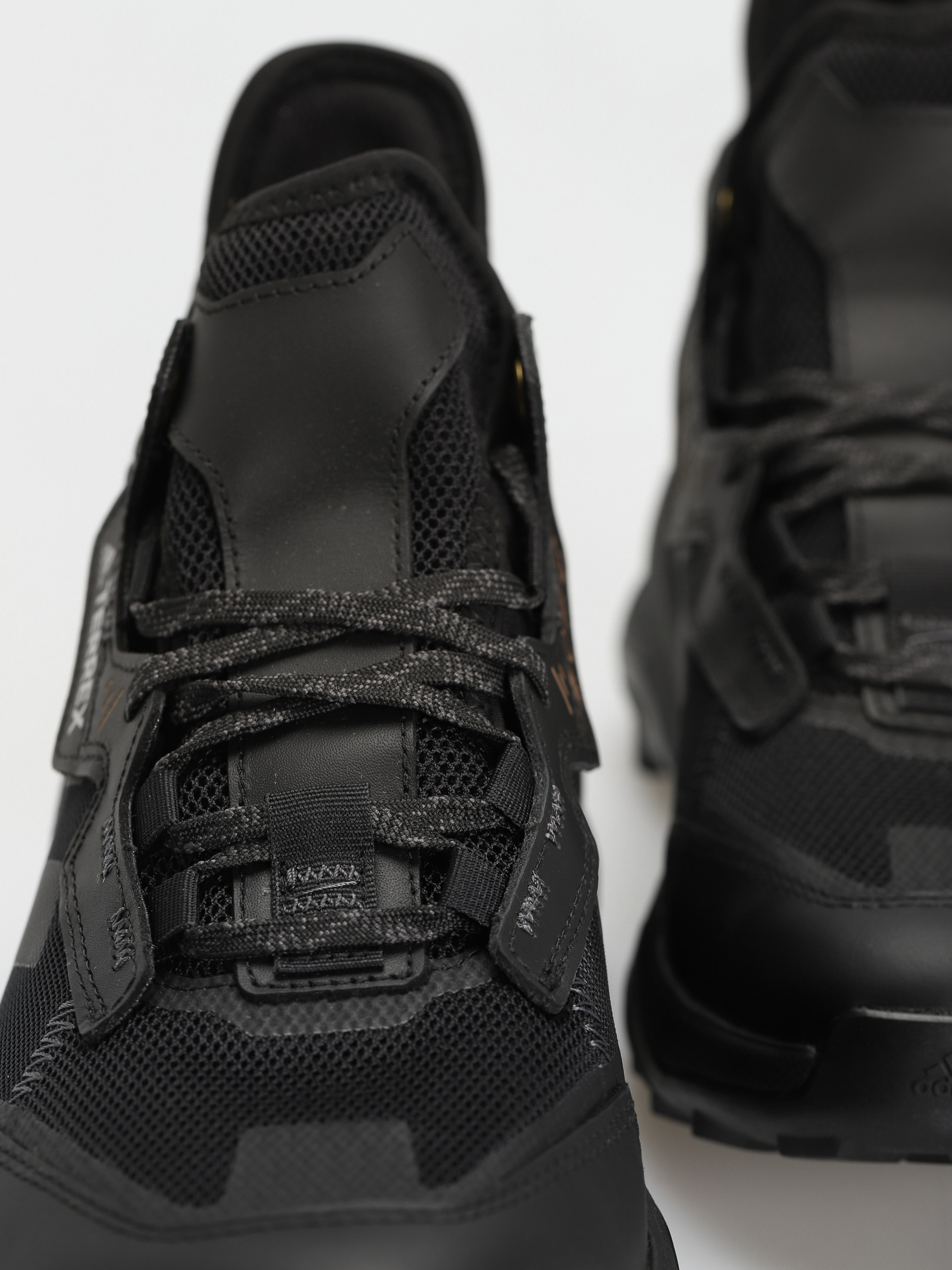 Buty adidas Originals Terrex Hyperblue Mid (cblack/cblack/gresix)