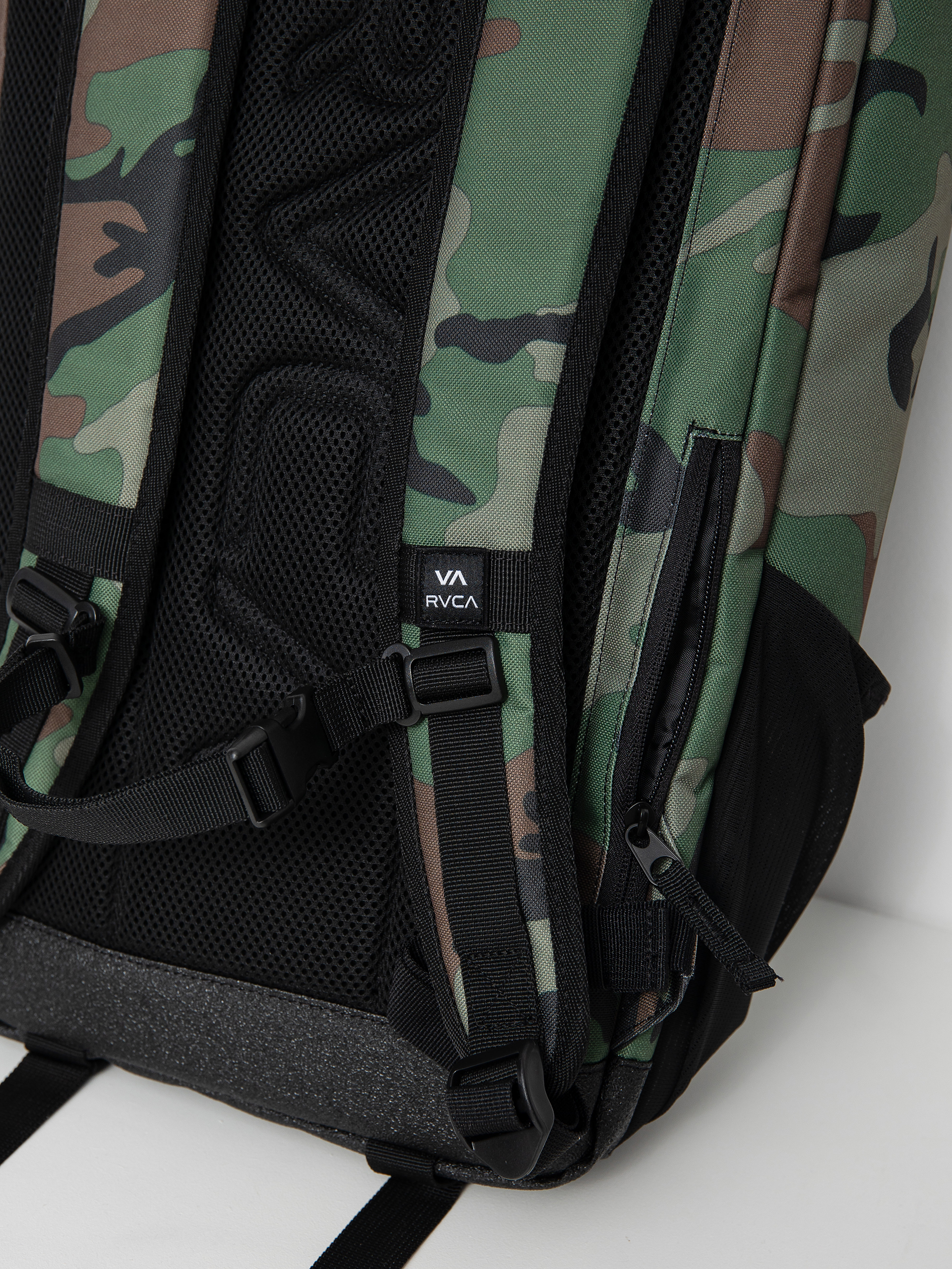 Plecak RVCA Voyage IV (woodland camo)