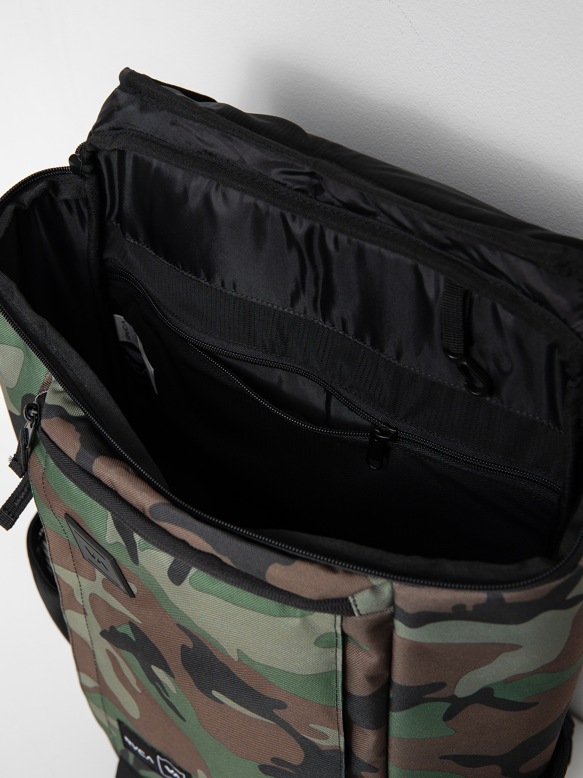 Plecak RVCA Voyage IV (woodland camo)