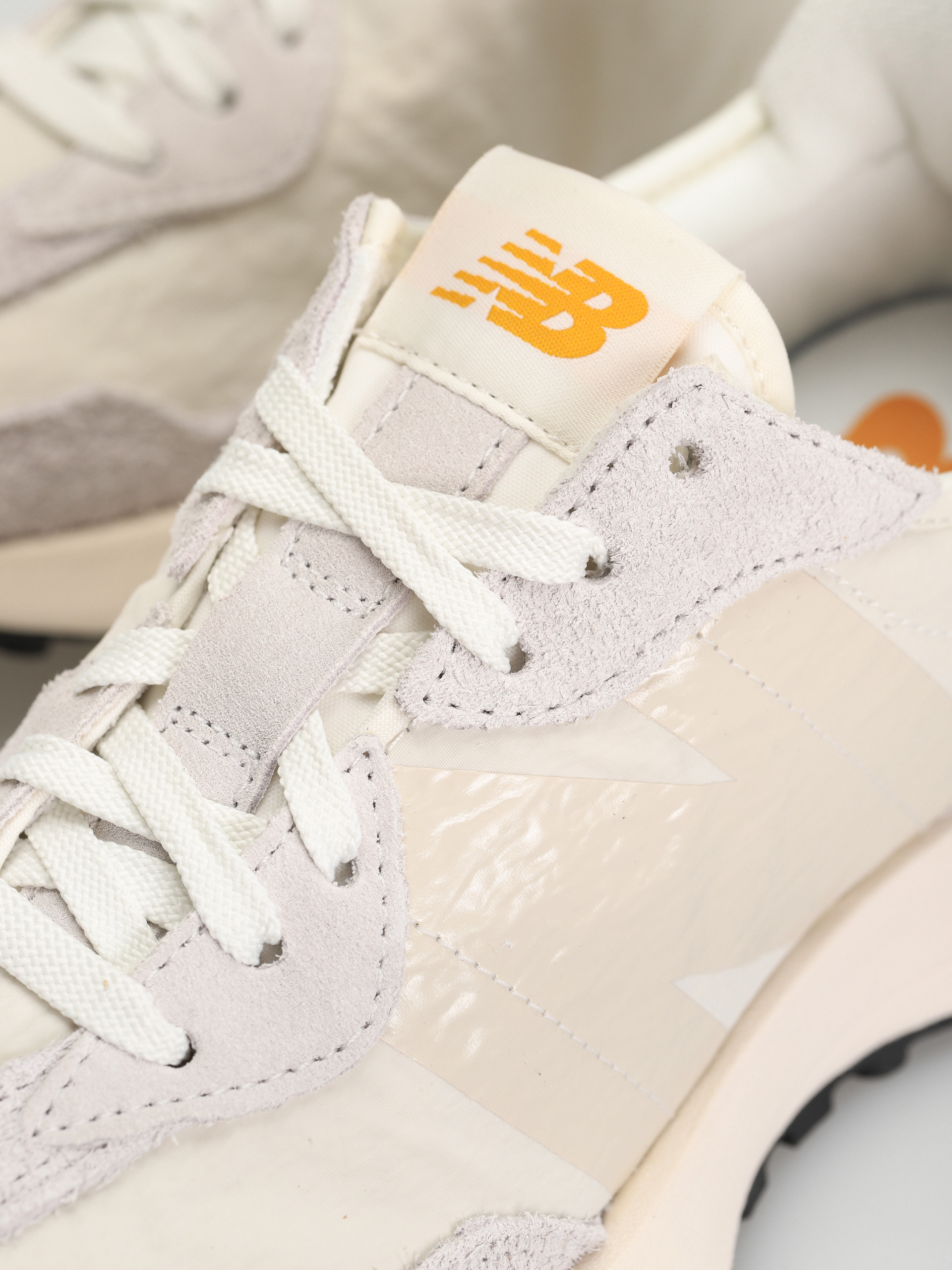 Buty New Balance 327 (team away grey)