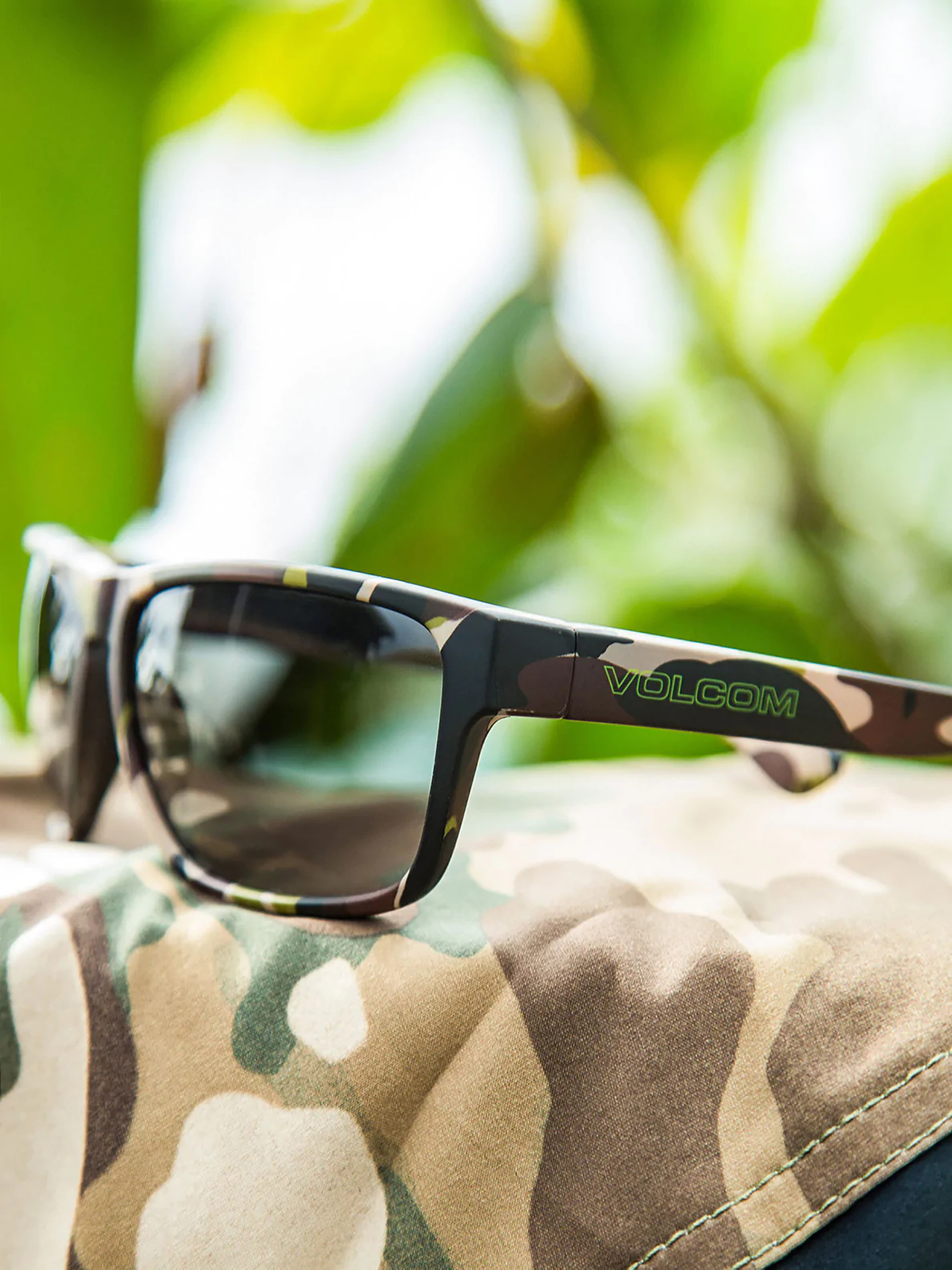 Okulary przeciwsłoneczne Volcom Baloney (matte camo/gray)