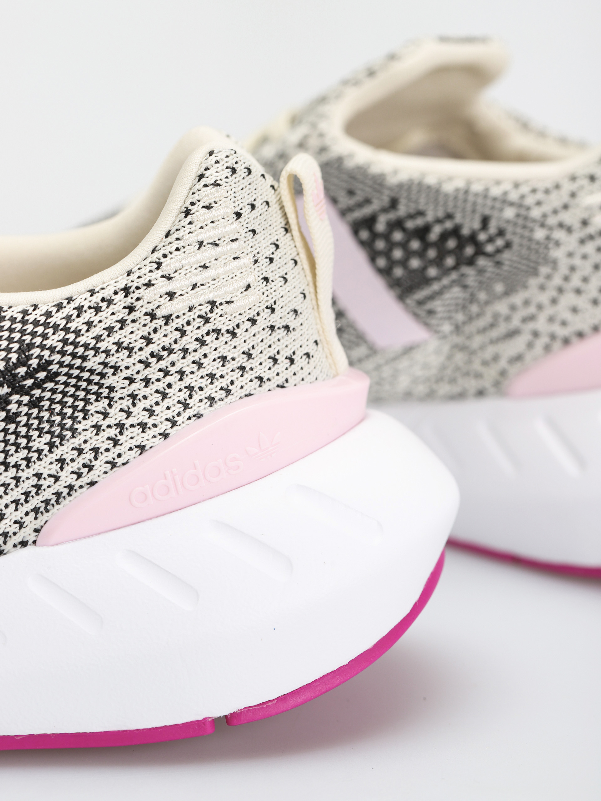 Buty adidas Originals Swift Run 22 W Wmn (cwhite/clpink/vivpnk)