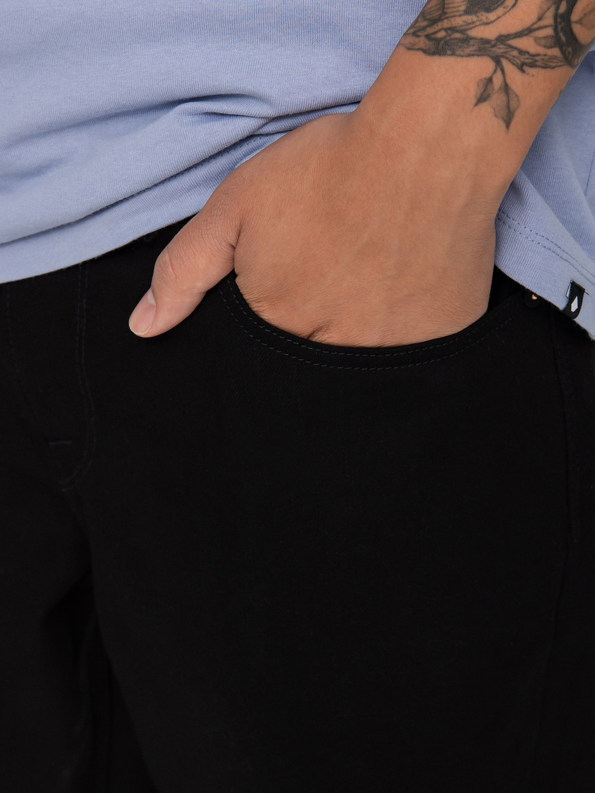 Spodnie Volcom Modown Tapered Denim (black on black)