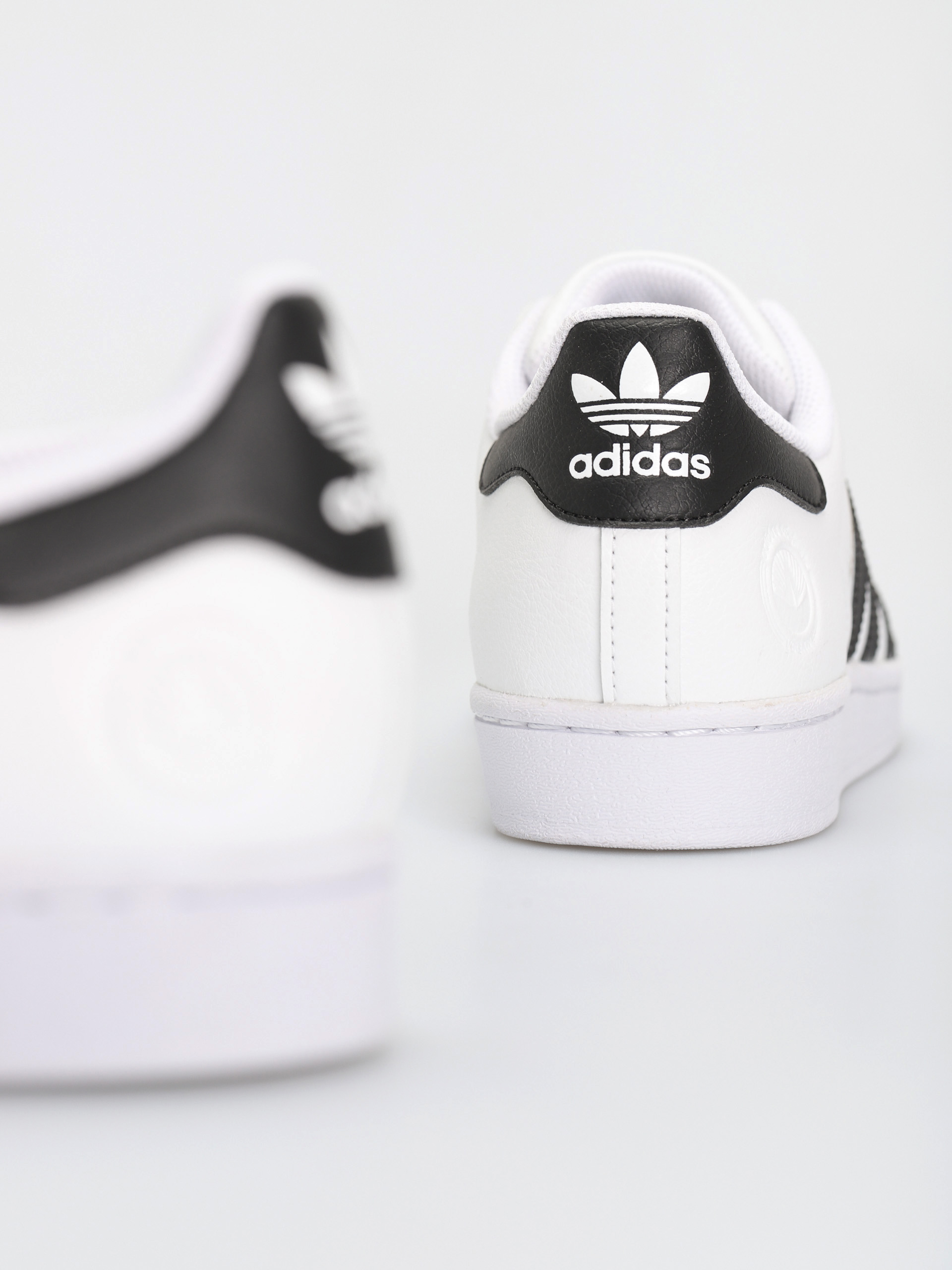 Buty adidas Originals Superstar Vegan (ftwwht/cblack/green)