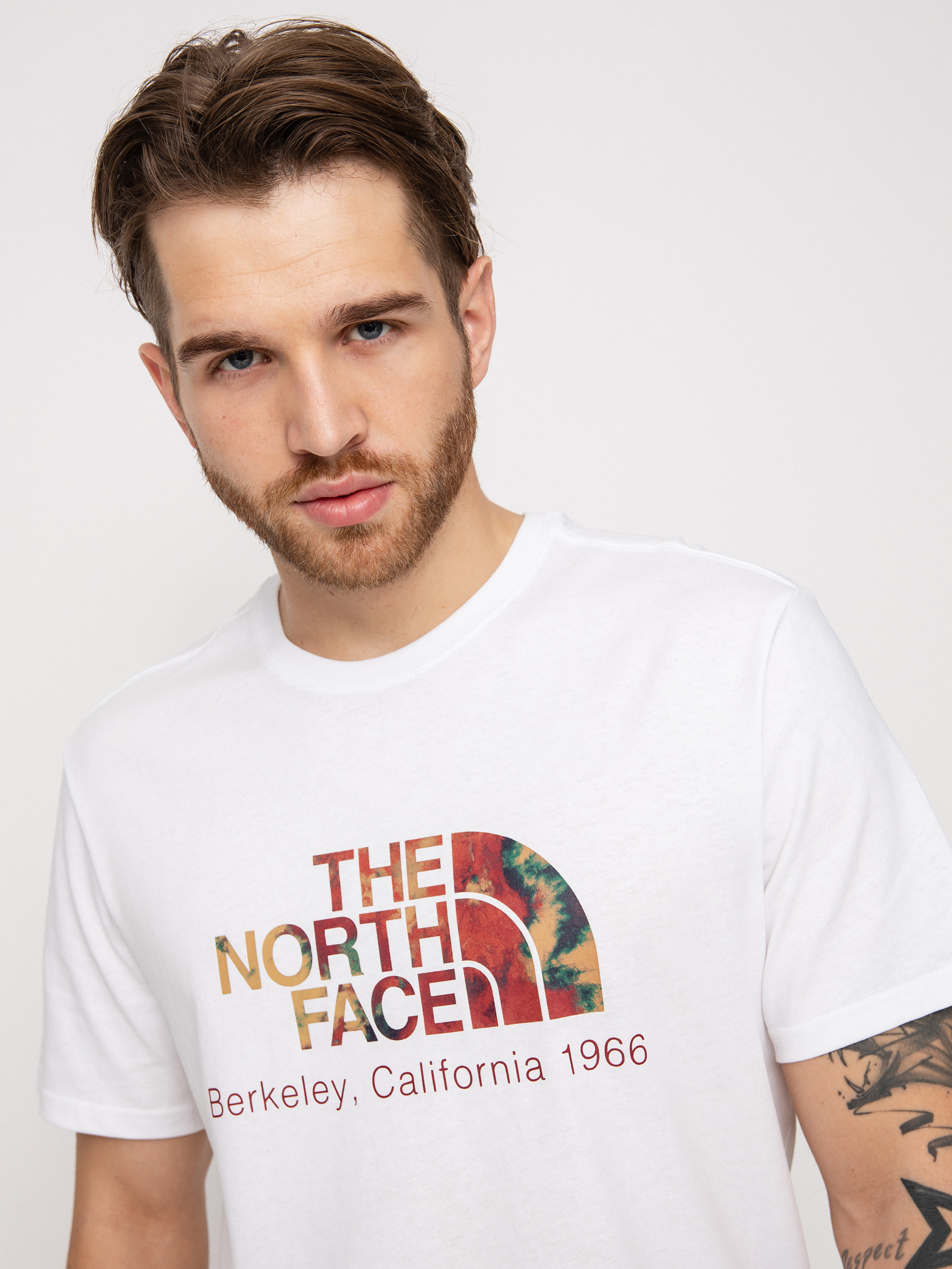 T-shirt The North Face Berkeley California (tnf white/antelope tan ice dye print)