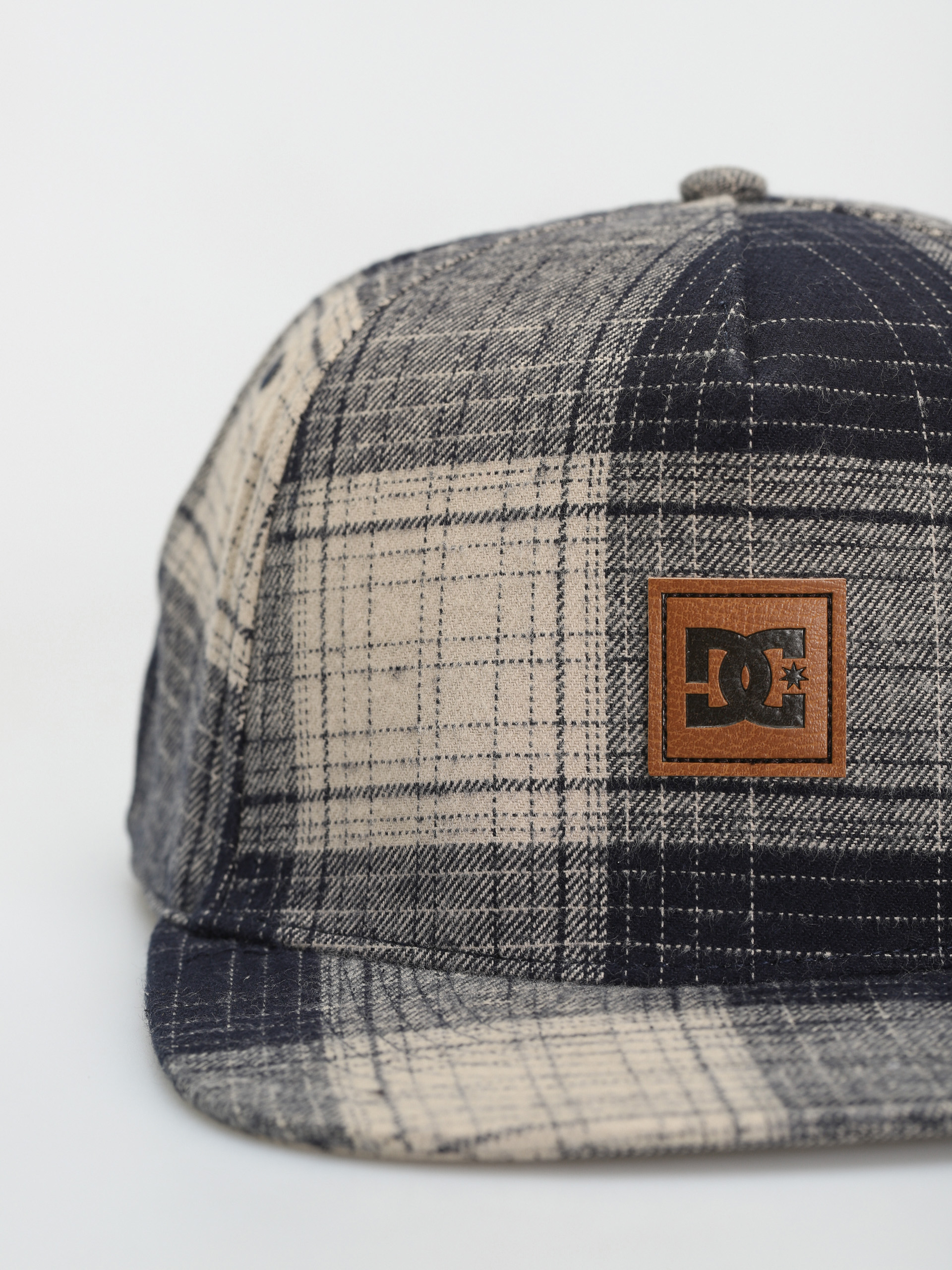Czapka z daszkiem DC Trapper Snapper (navy blazr/pelcan plaid)