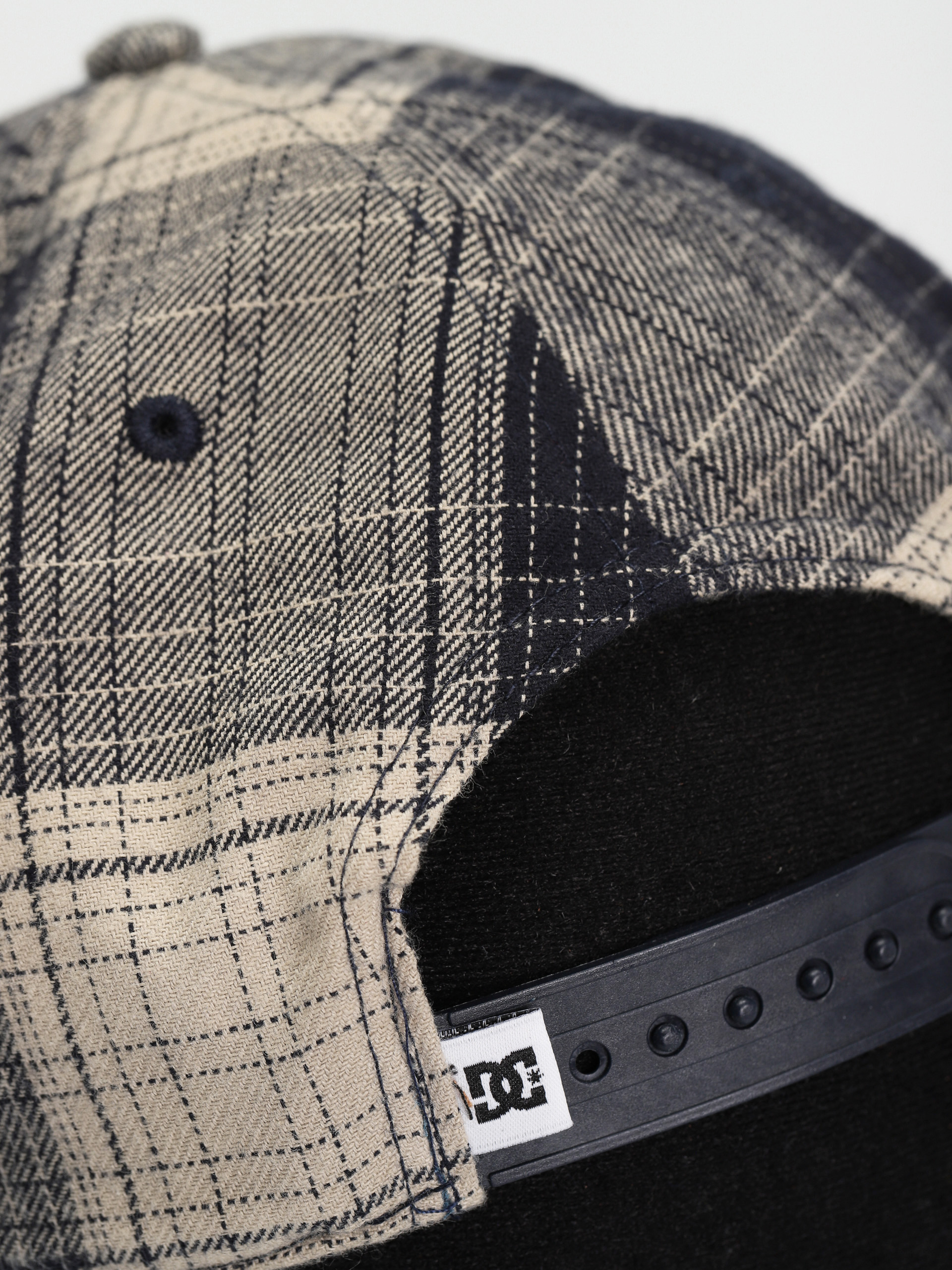 Czapka z daszkiem DC Trapper Snapper (navy blazr/pelcan plaid)