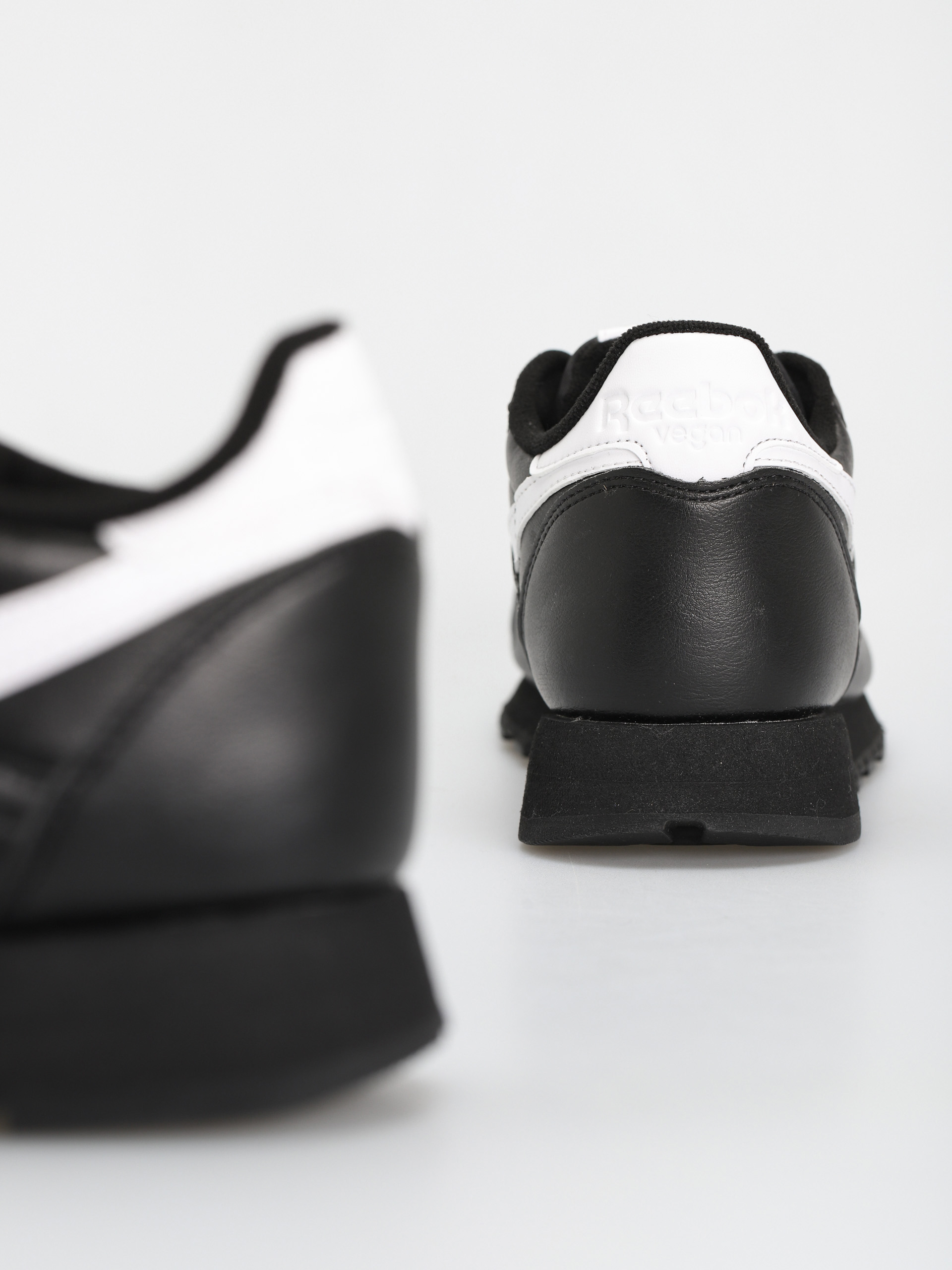 Buty Reebok Classic Vegan (cblack/ftwwht/cblack)