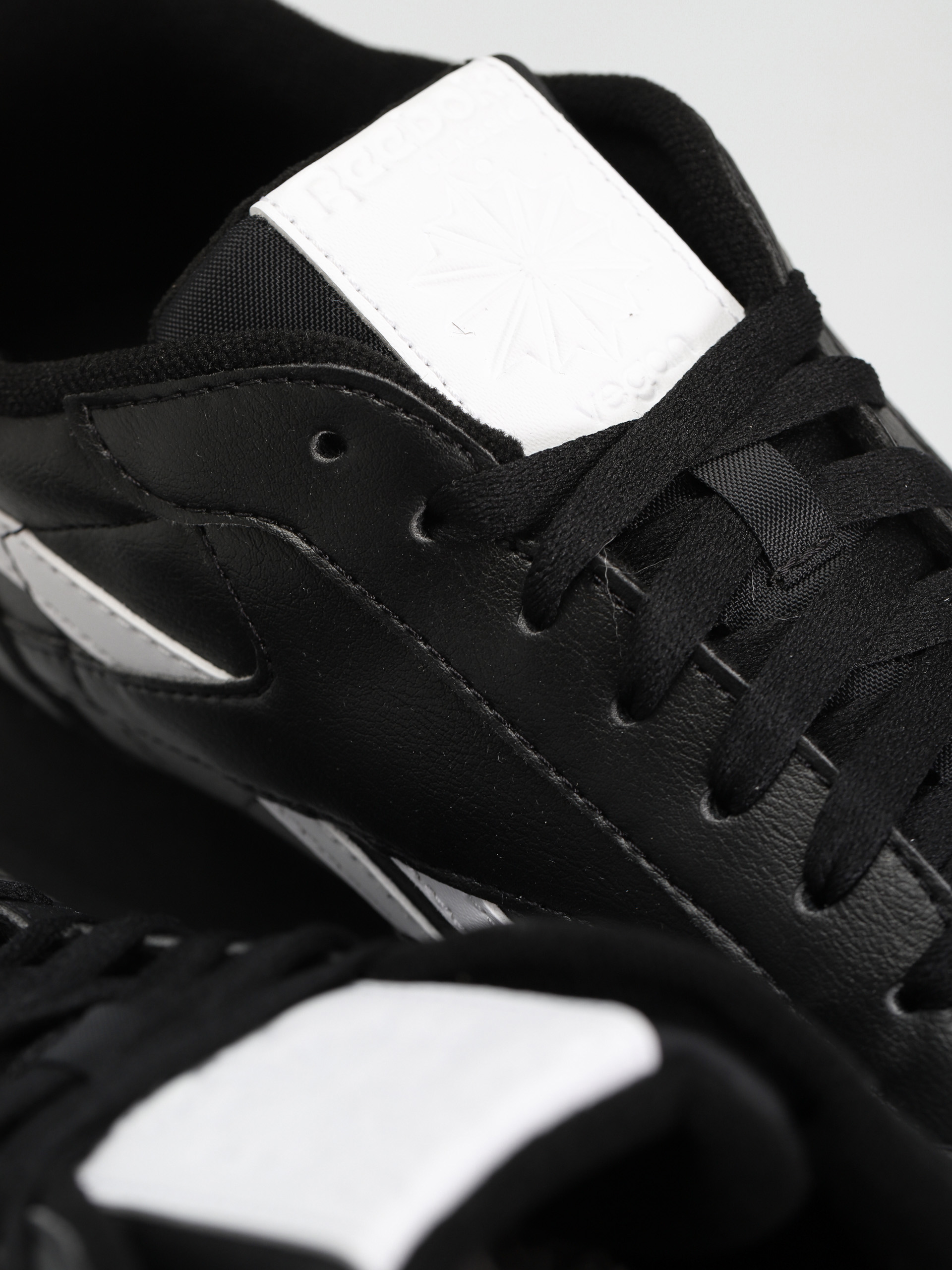 Buty Reebok Classic Vegan (cblack/ftwwht/cblack)