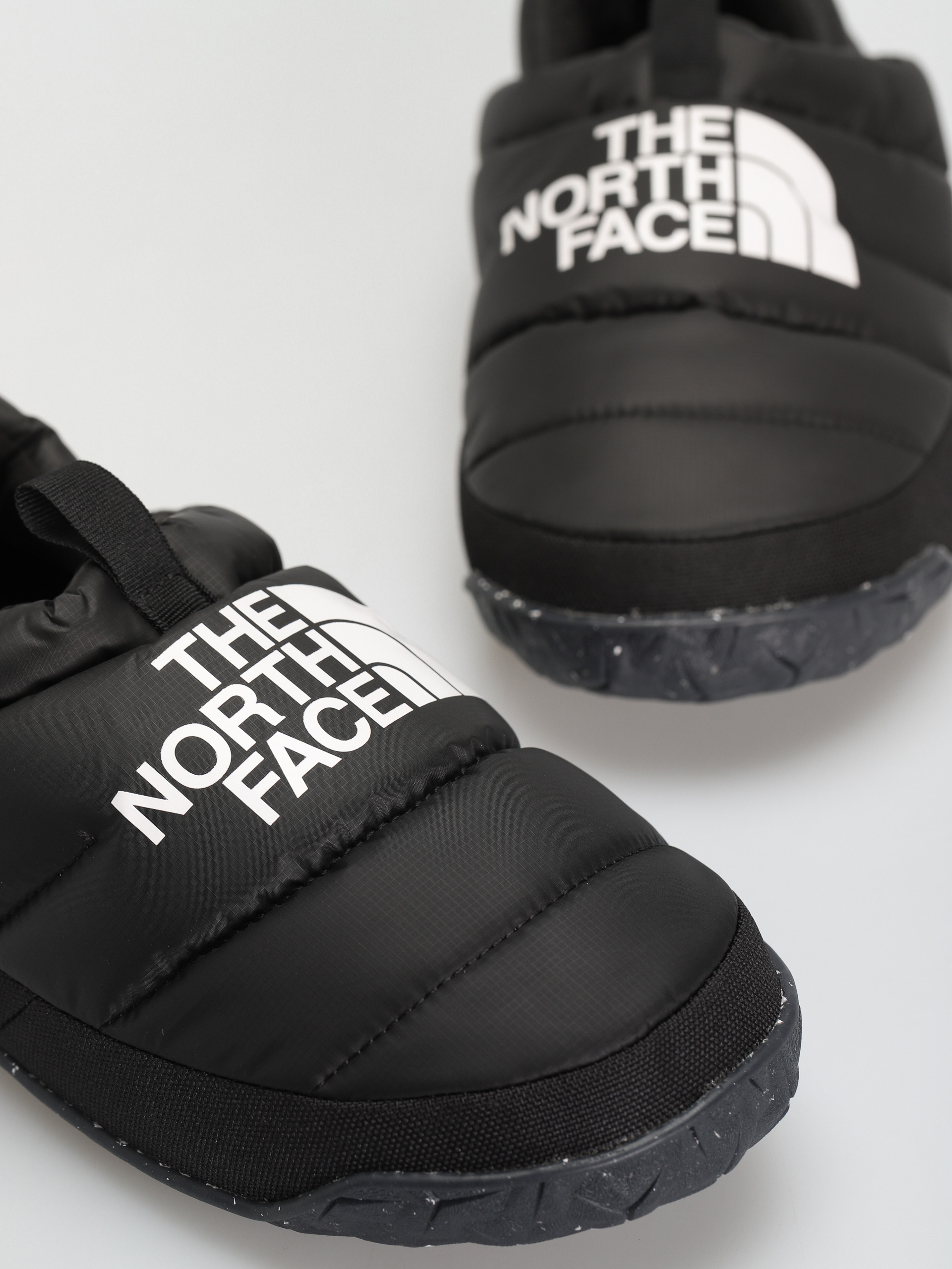 Buty The North Face Nuptse Mule Wmn (tnf black/tnf white)