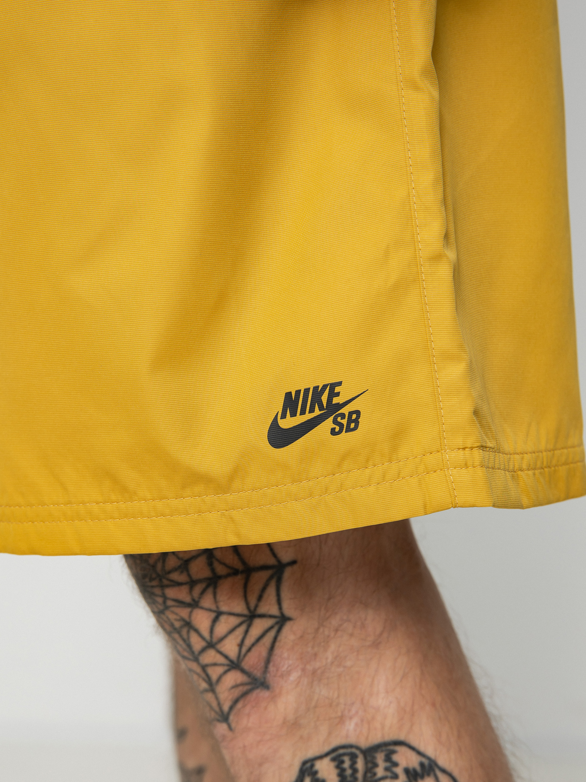 Szorty Nike SB Nvlty Chino (sanded gold/black)