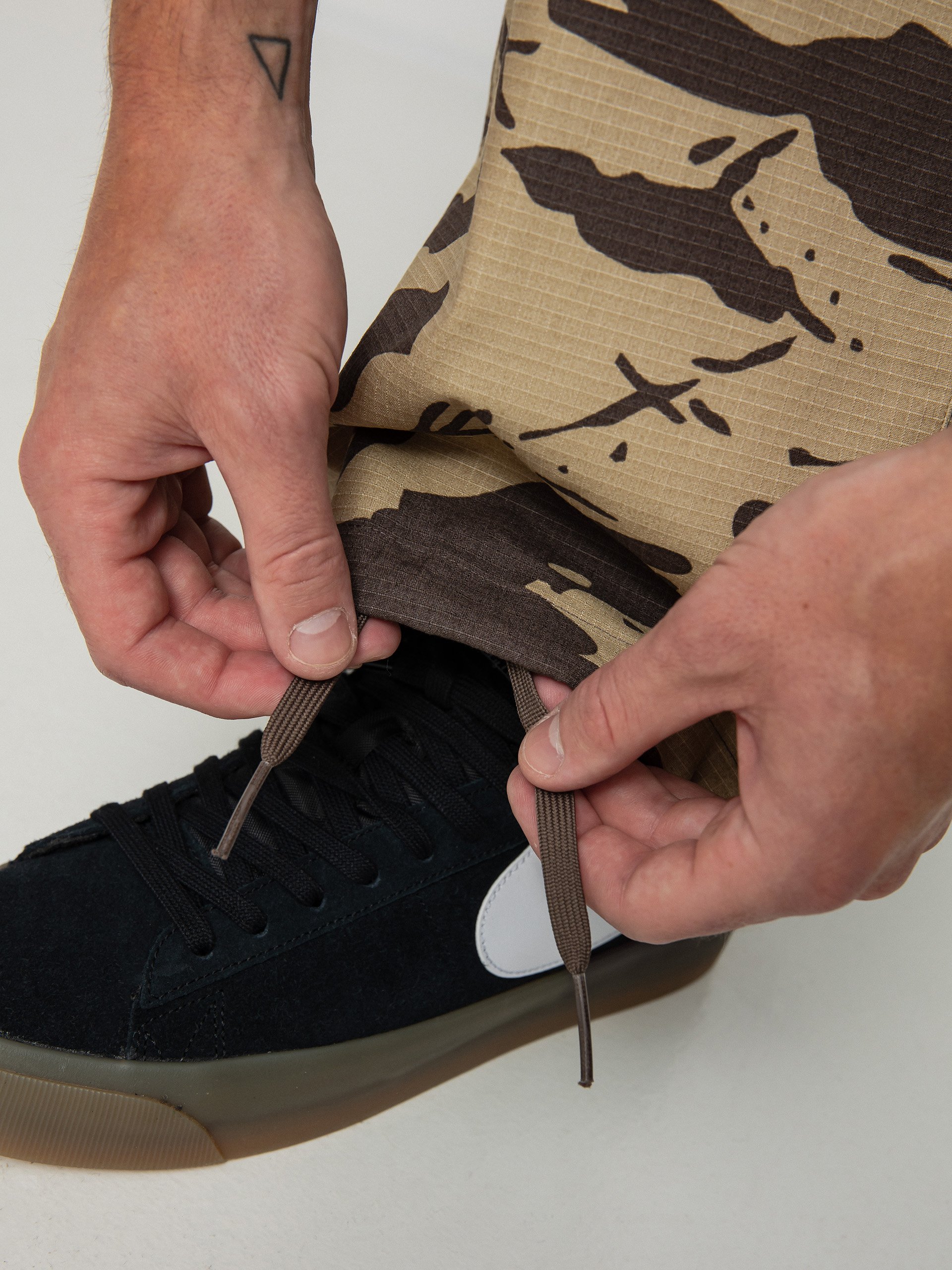 Spodnie Nike SB Kearny Cargo Brtcamo (limestone)