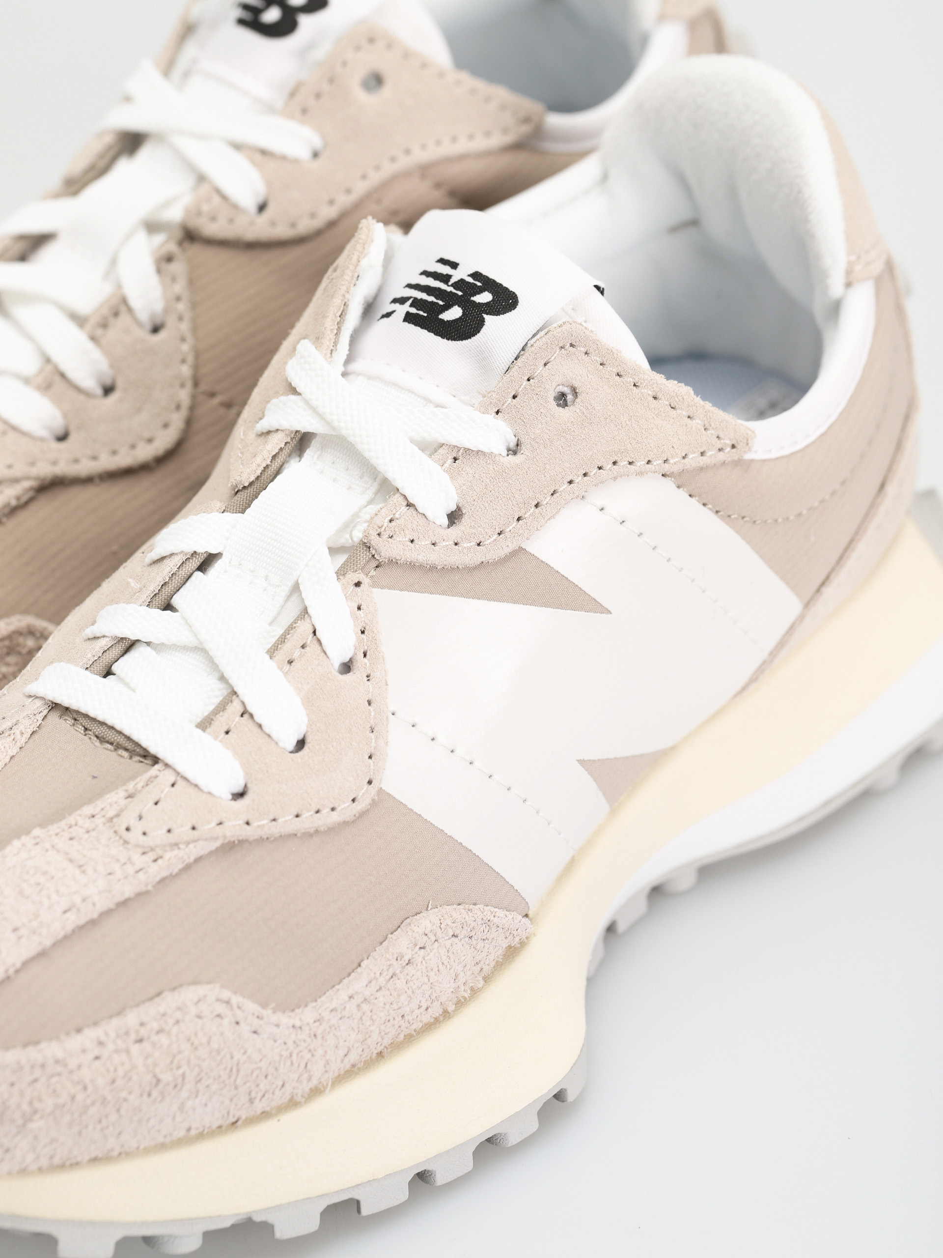 Buty New Balance 327 Wmn (timberwolf)