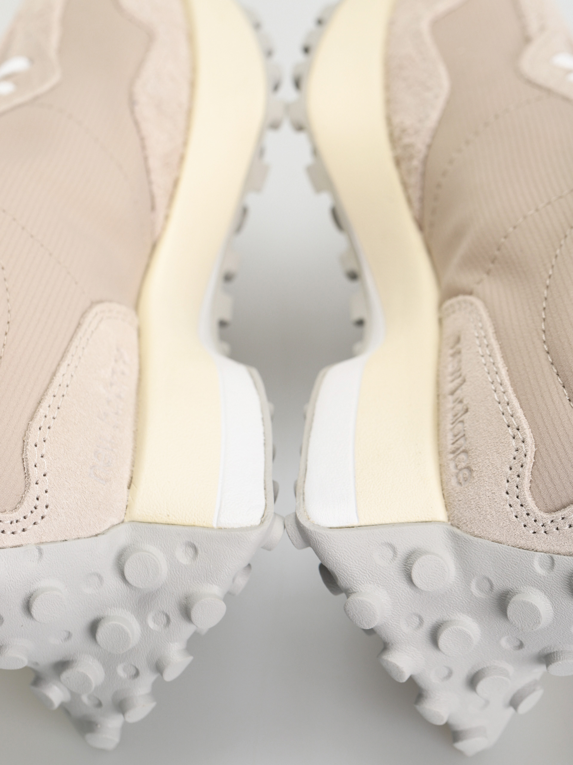 Buty New Balance 327 Wmn (timberwolf)
