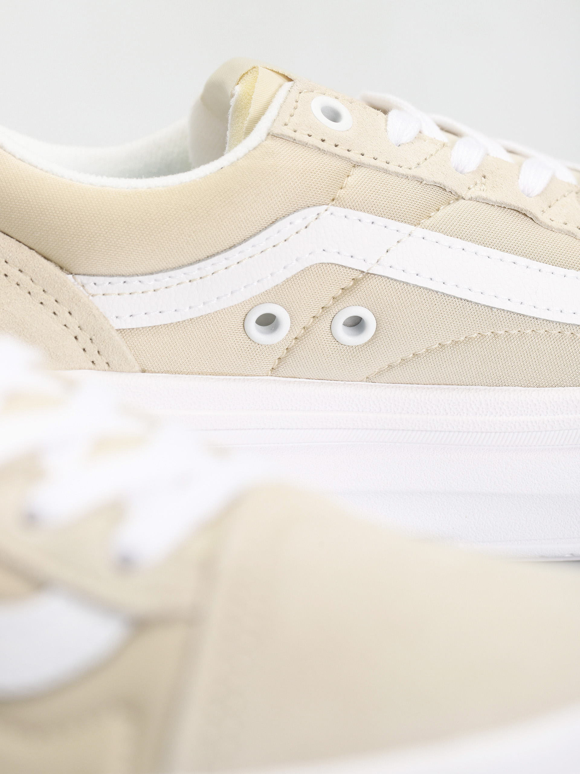 Buty Vans Old Skool Overt CC (sand/white)