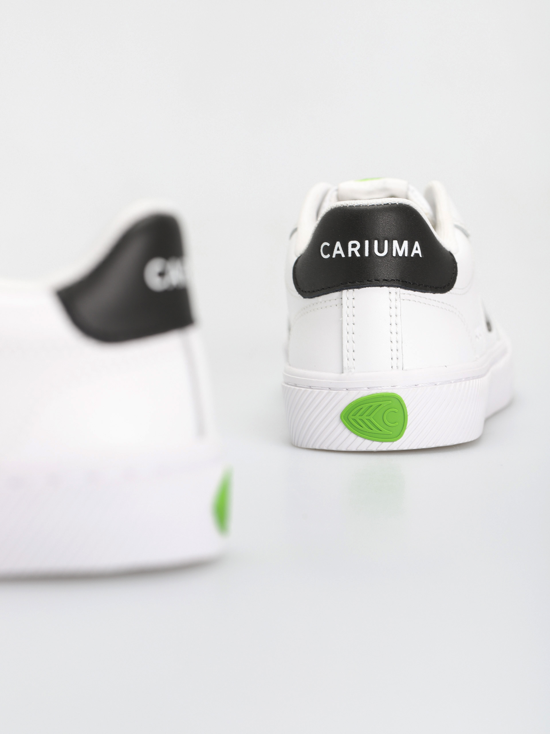 Buty Cariuma Salvas (white/black)