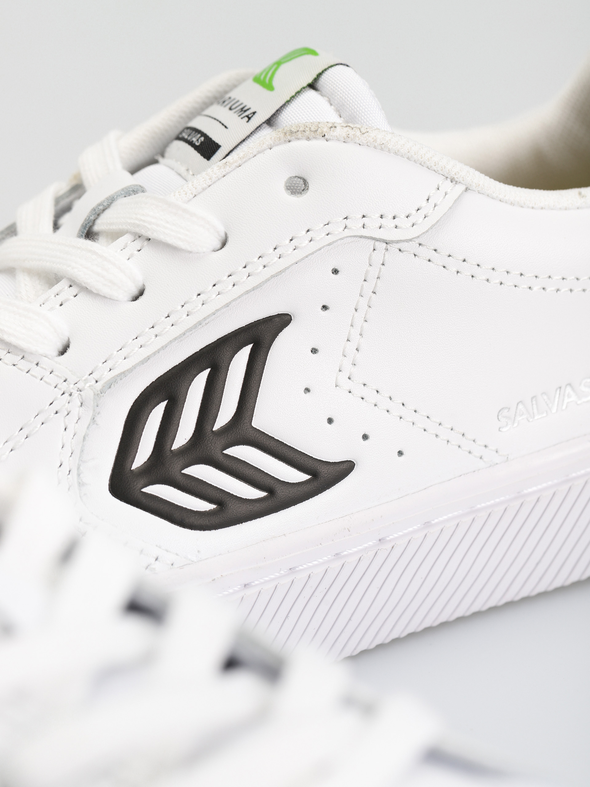 Buty Cariuma Salvas (white/black)