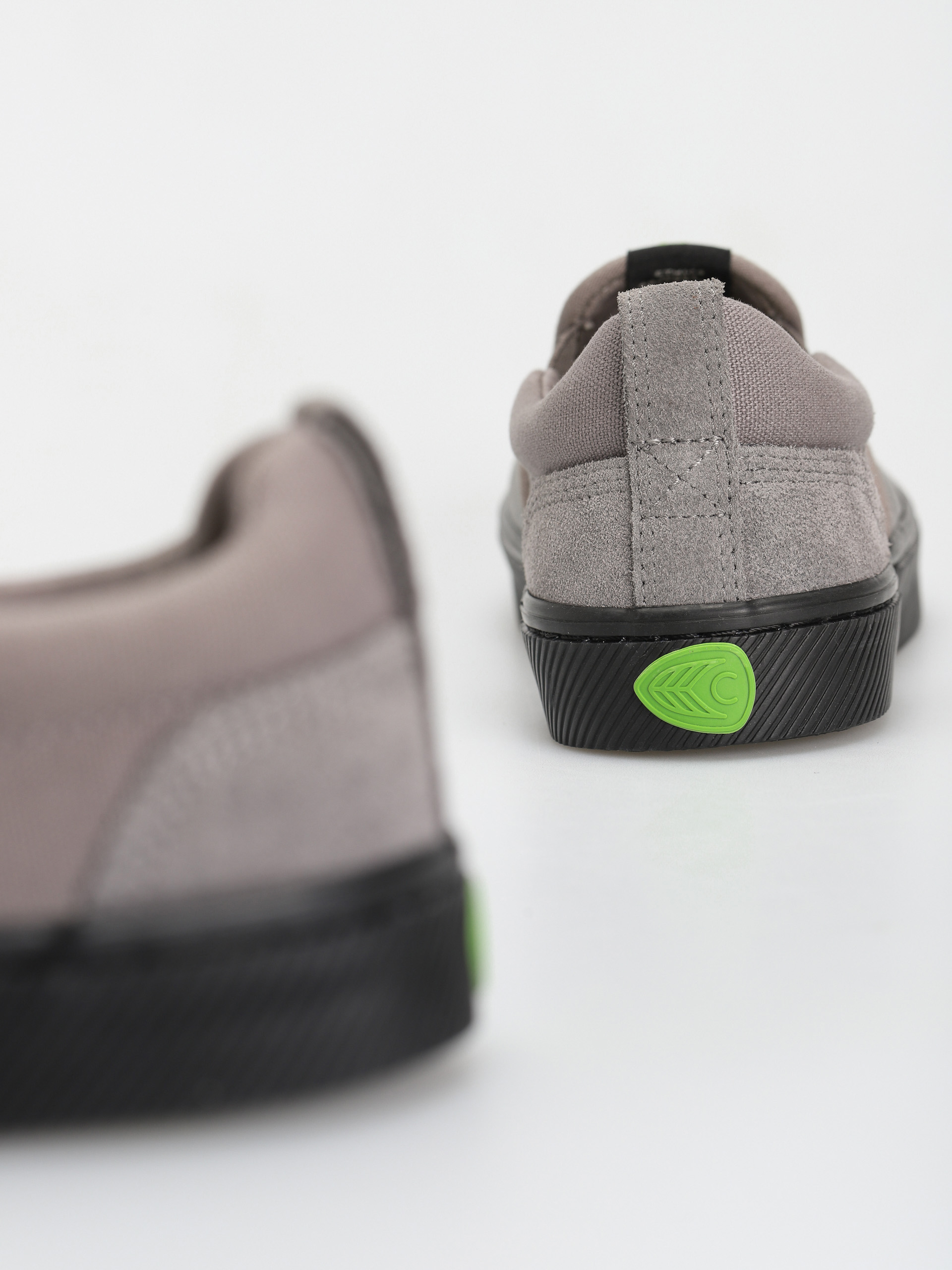 Buty Cariuma Catiba Pro Slip On (grey/black)