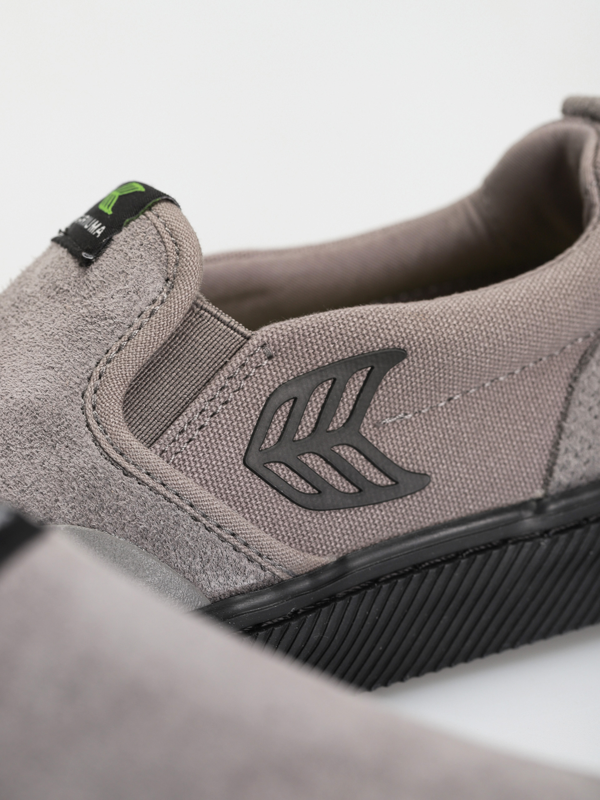 Buty Cariuma Catiba Pro Slip On (grey/black)