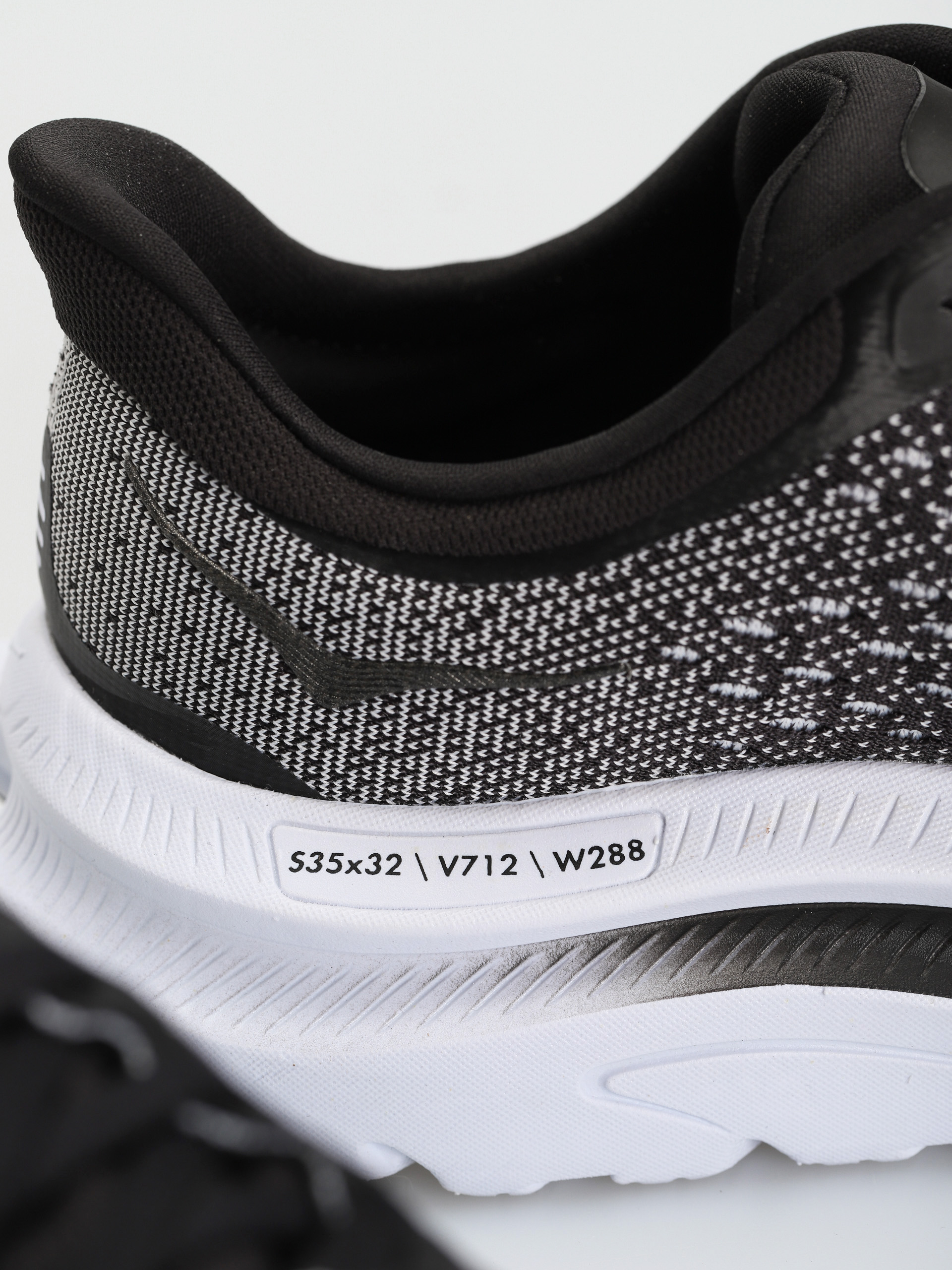 Buty Hoka Kawana (black/white)