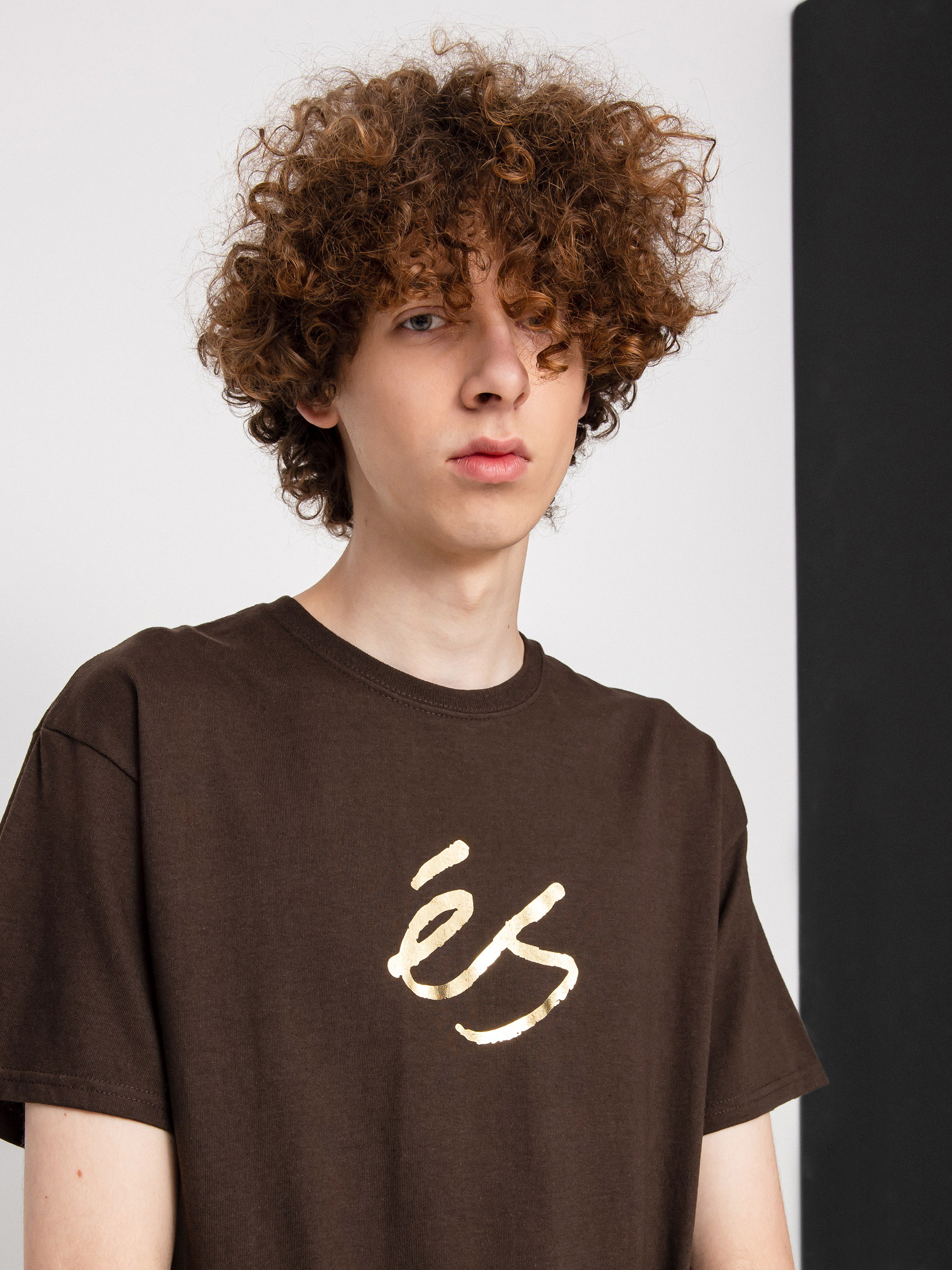 T-shirt eS Foil Script (brown)