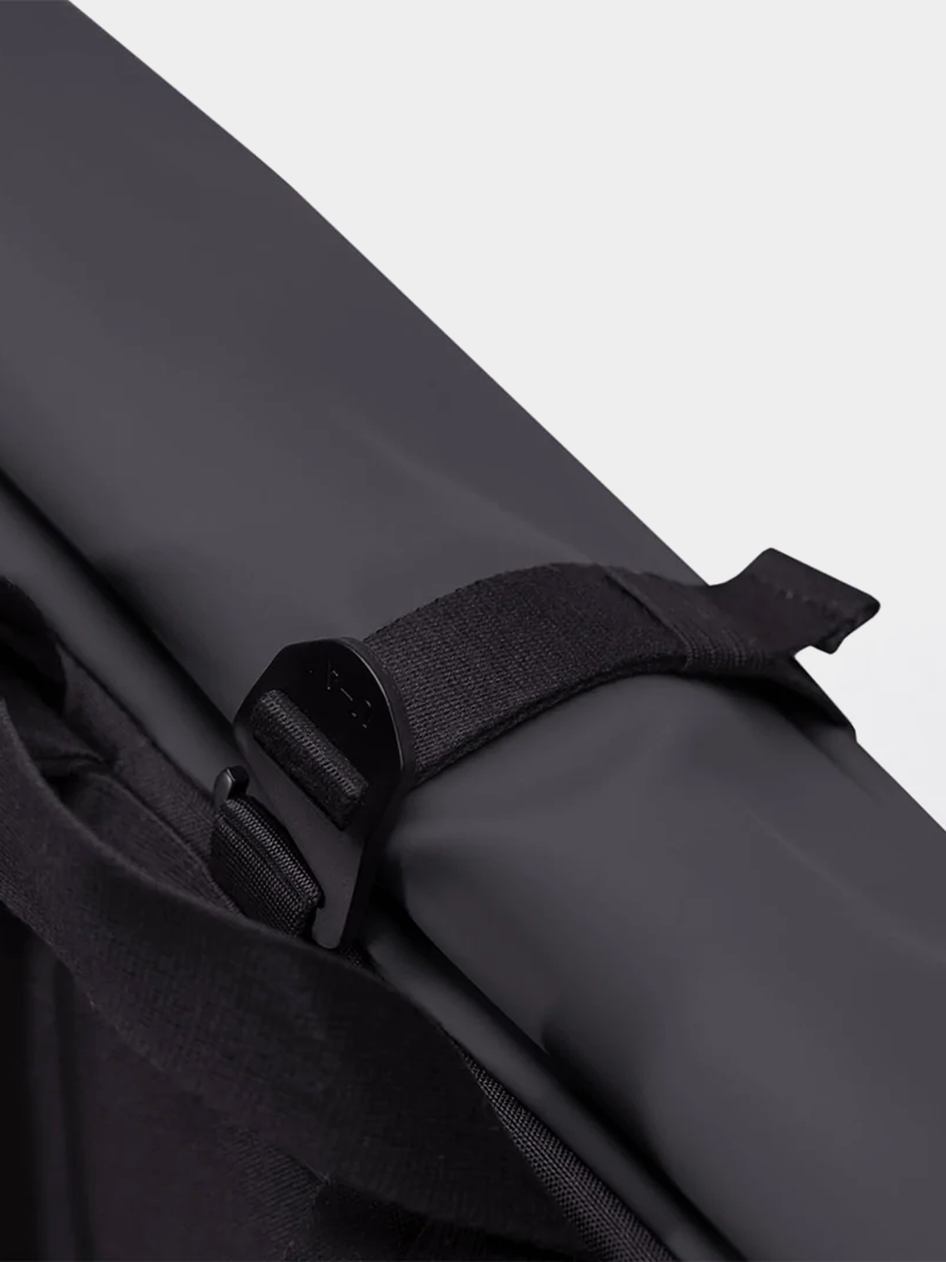 Plecak Ucon Acrobatics Vito Medium Lotus (black)