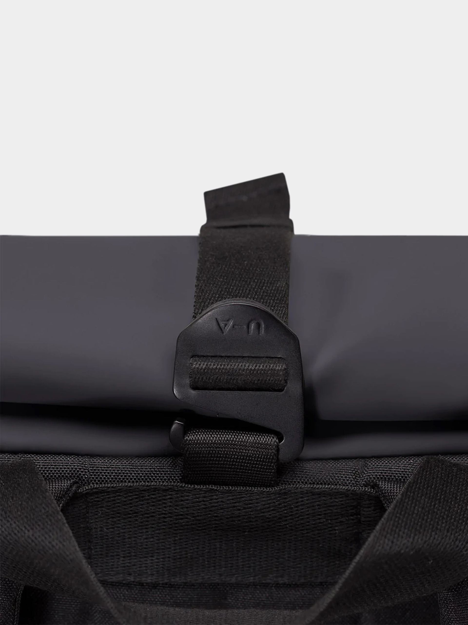 Plecak Ucon Acrobatics Vito Medium Lotus (black)