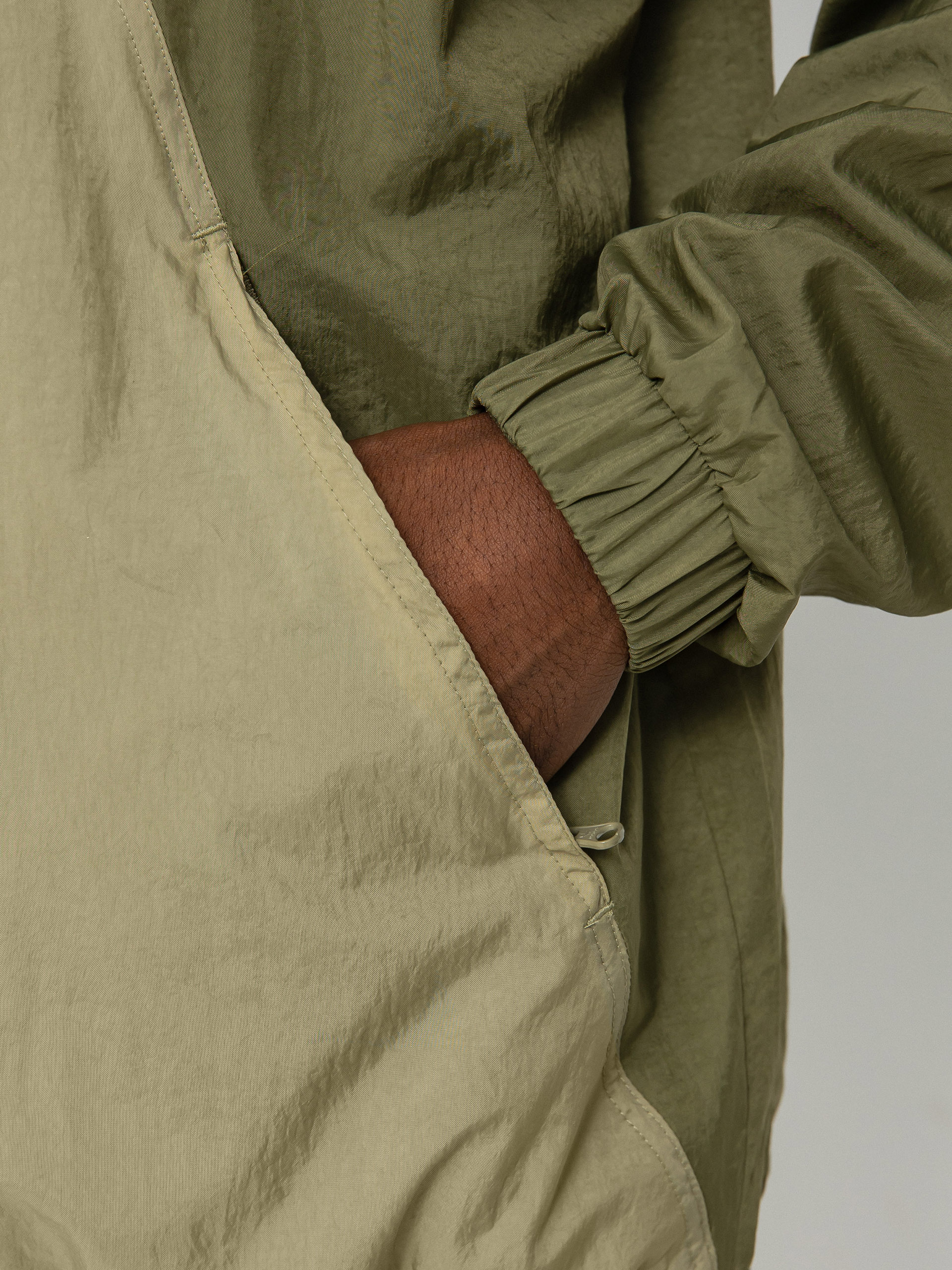 Kurtka adidas Anorak Wndbrkr (focoli/orbgrn/orbgrn)