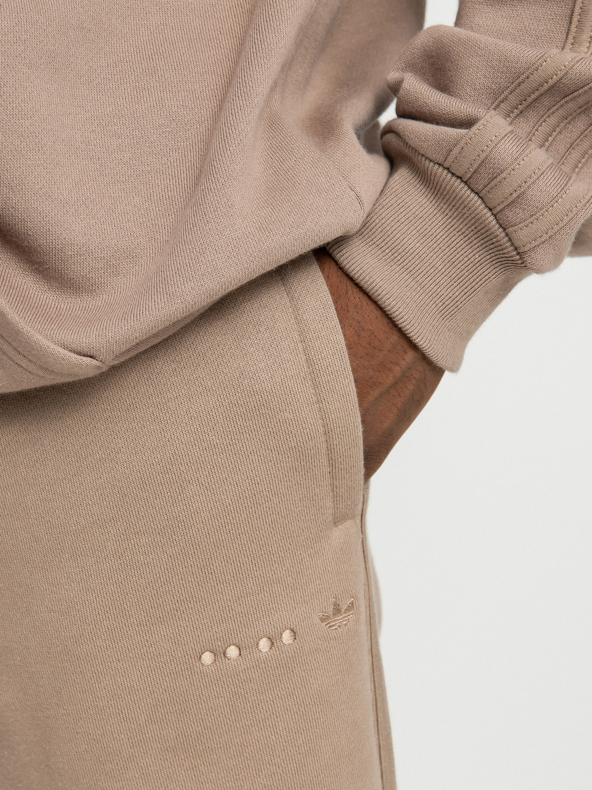 Spodnie adidas Originals Ess Logo (chabrn)