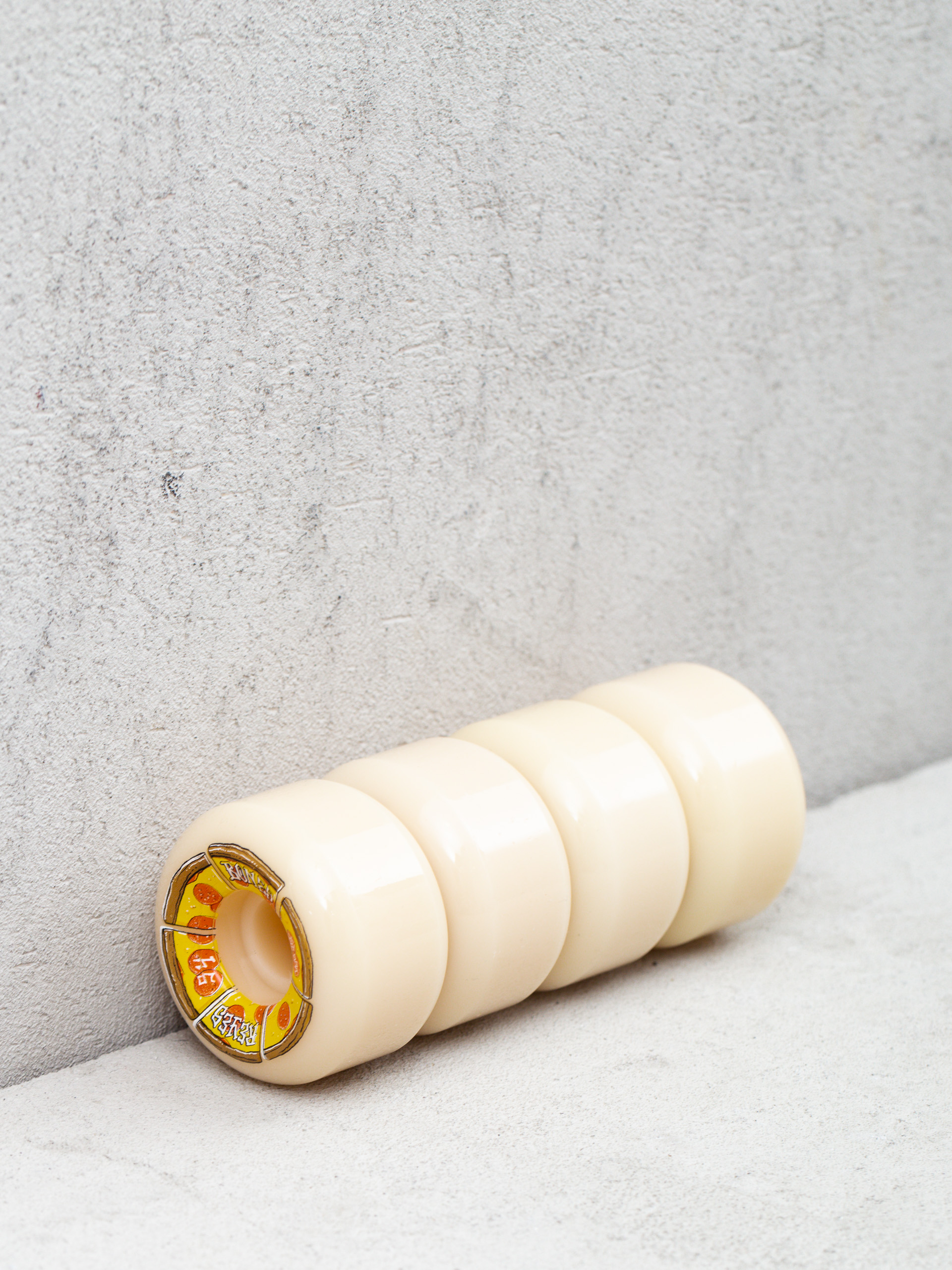 Kółka Bones Reyes Pipin Hot V6 Wide Cut 99A (natural/multi)