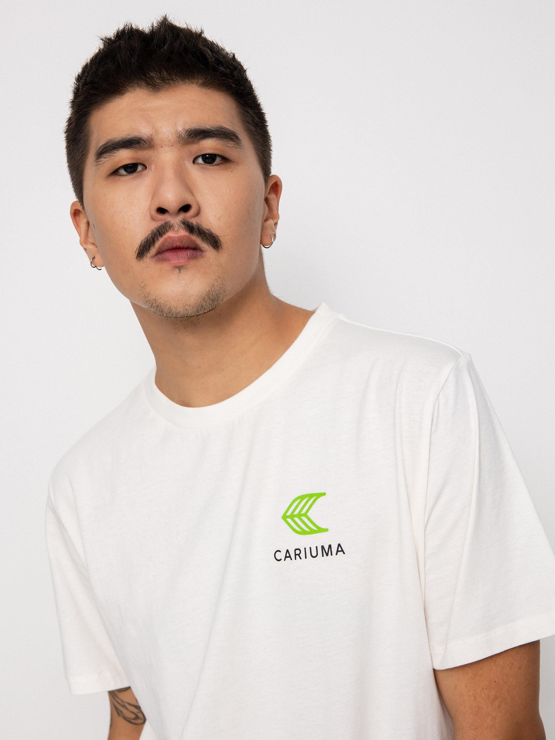 T-shirt Cariuma Skate with your Heart (off white)