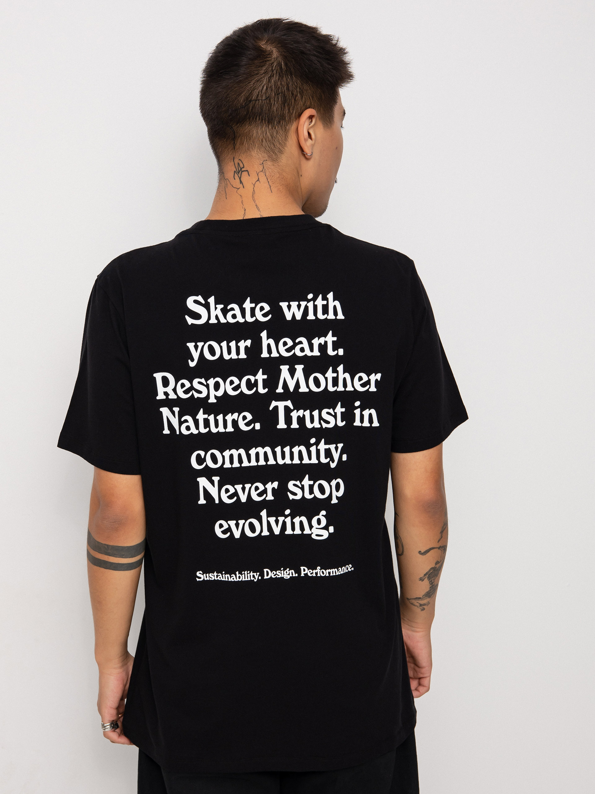 T-shirt Cariuma Skate with your Heart (black)