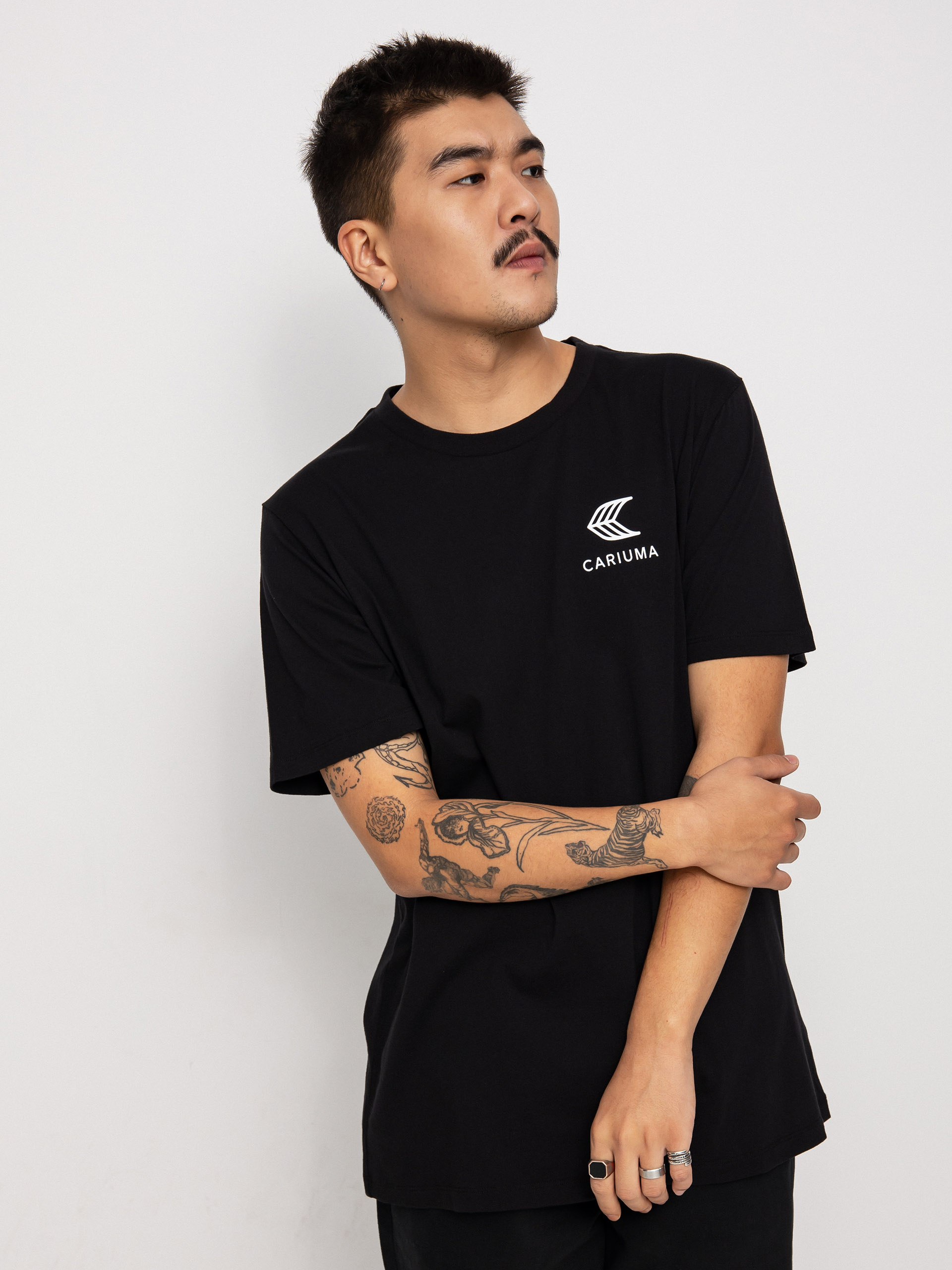 T-shirt Cariuma Skate with your Heart (black)