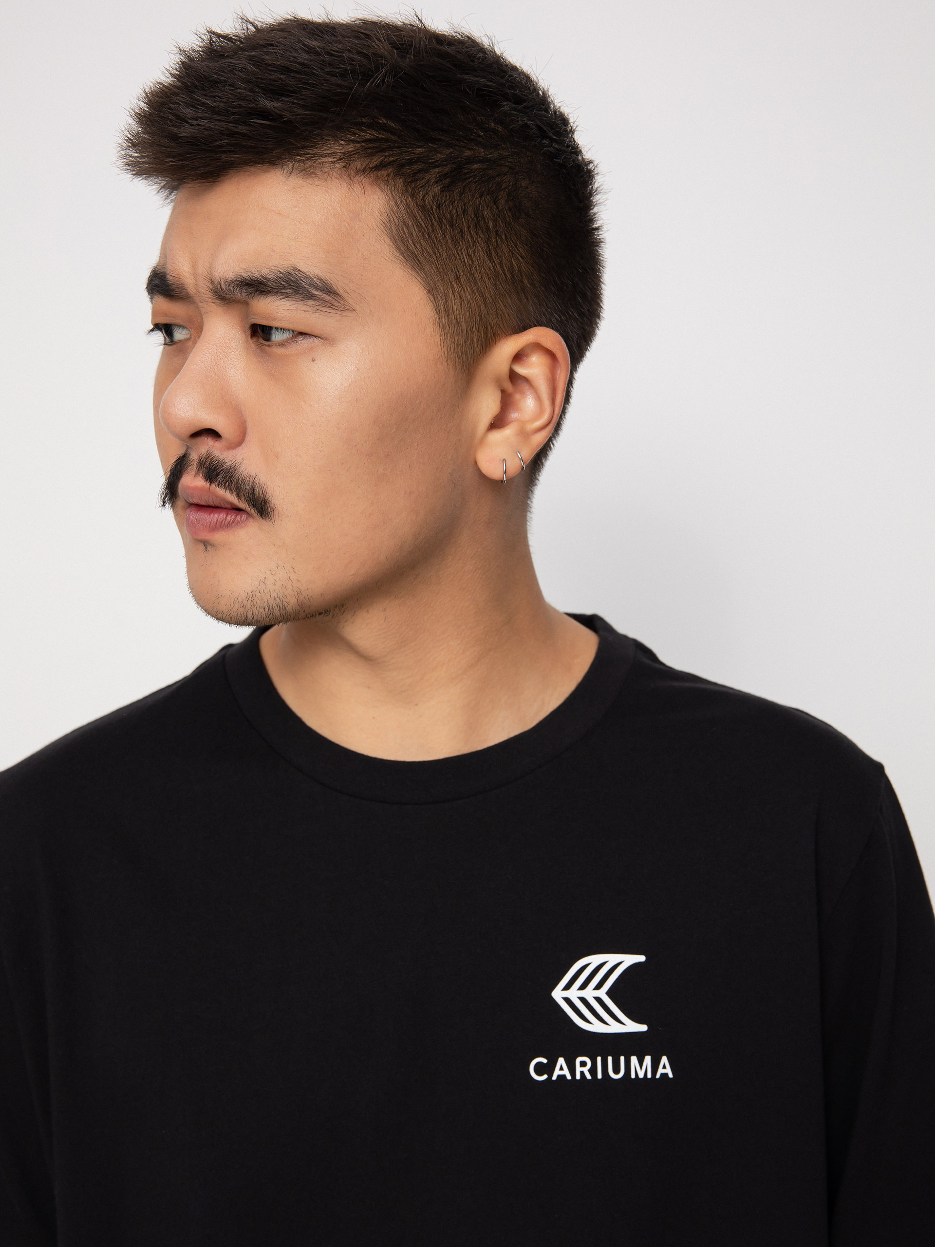 T-shirt Cariuma Skate with your Heart (black)