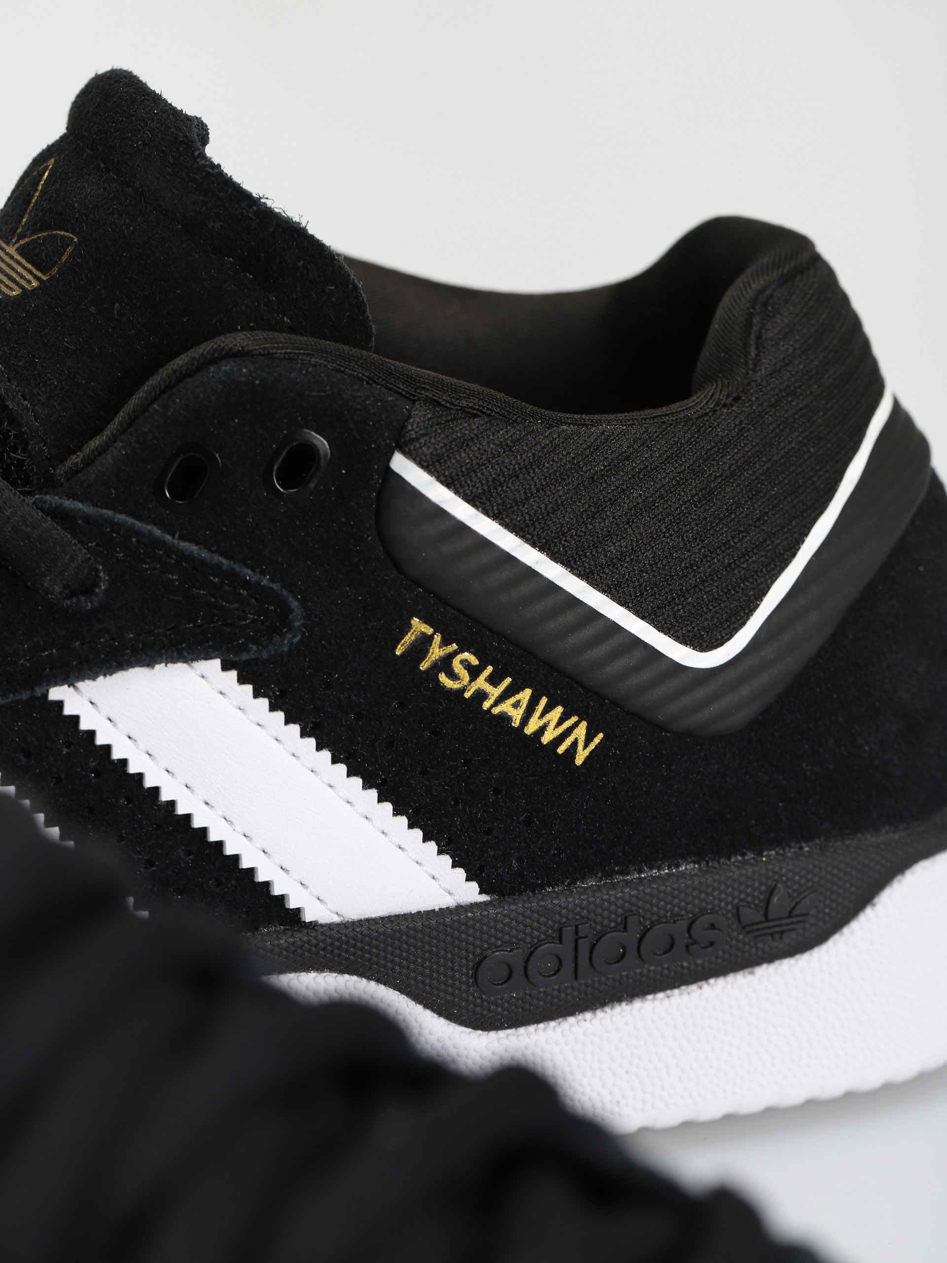 Buty adidas Tyshawn (cblack/ftwwht/cblack)