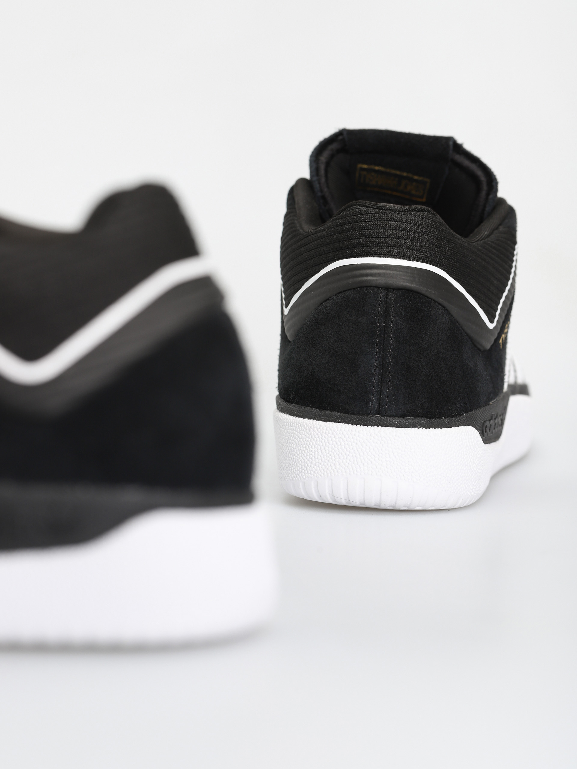 Buty adidas Tyshawn (cblack/ftwwht/cblack)