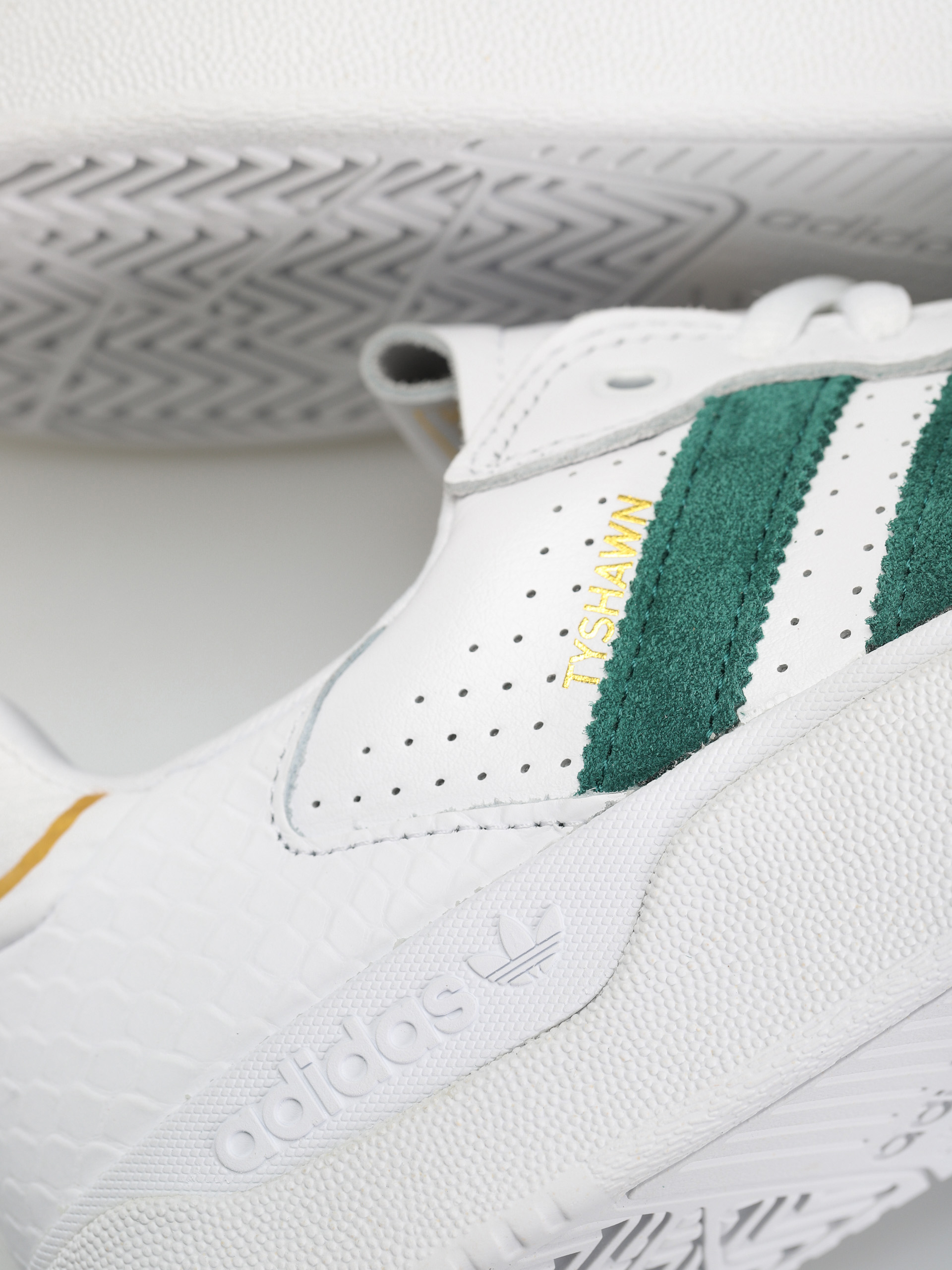 Buty adidas Tyshawn Low (ftwwht/cgreen/goldmt)