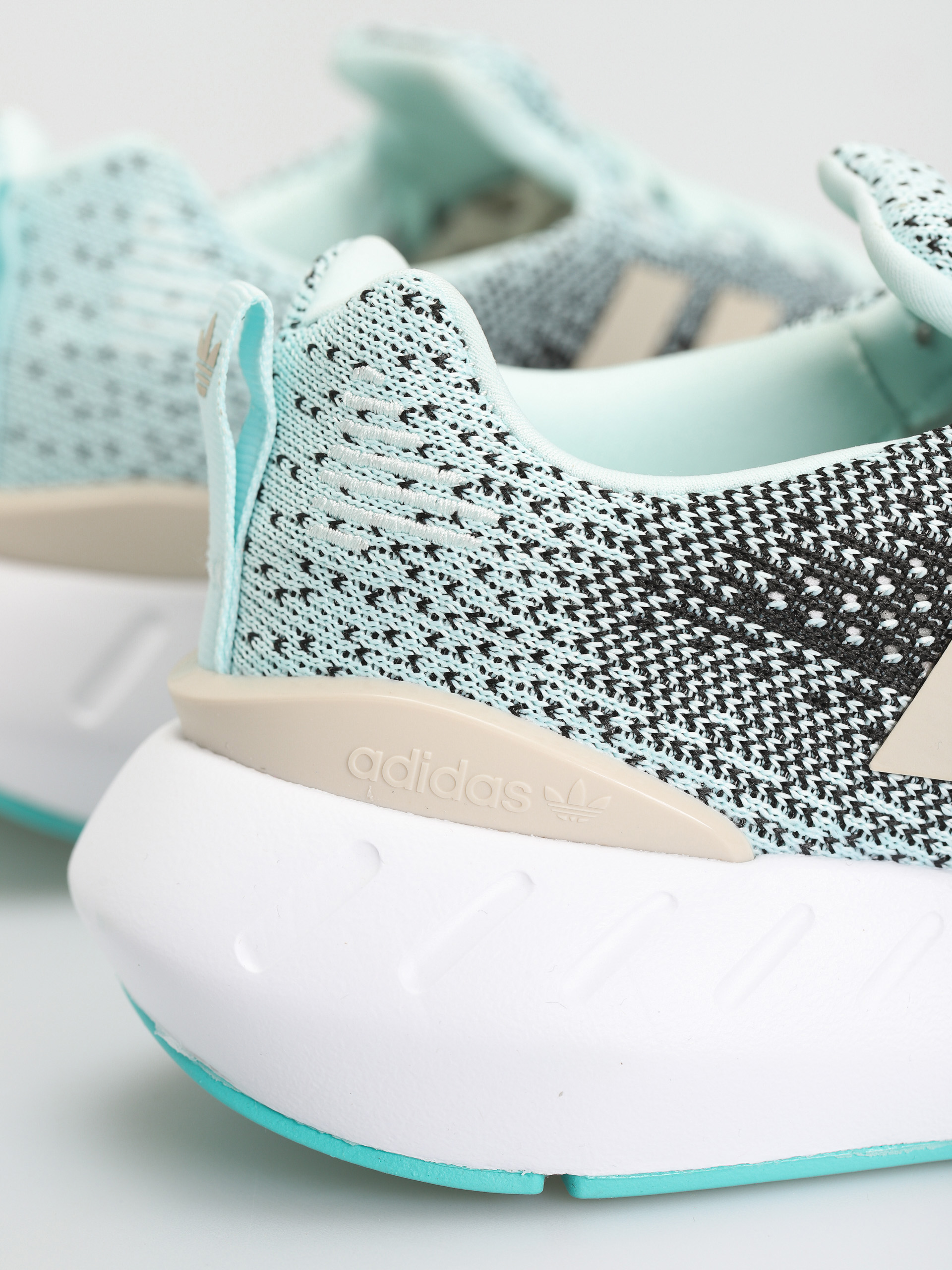 Buty adidas Originals Swift Run 22 W Wmn (halmin/alumin/minrus)