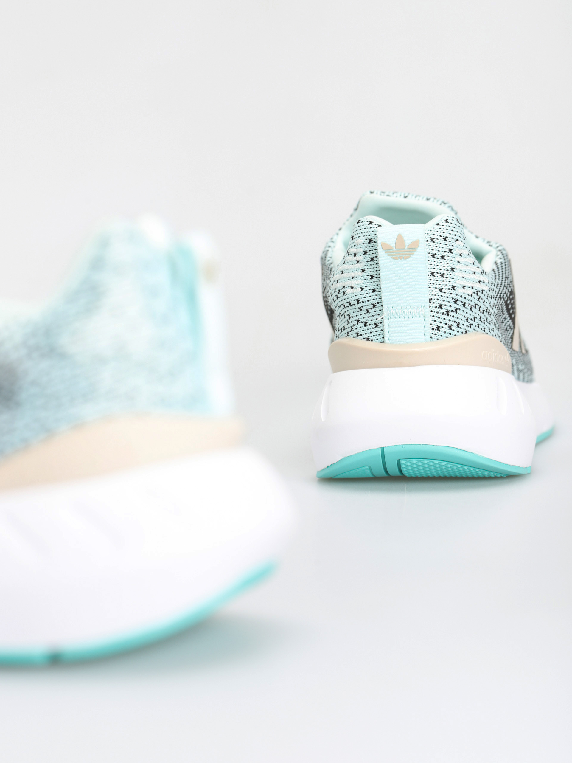 Buty adidas Originals Swift Run 22 W Wmn (halmin/alumin/minrus)