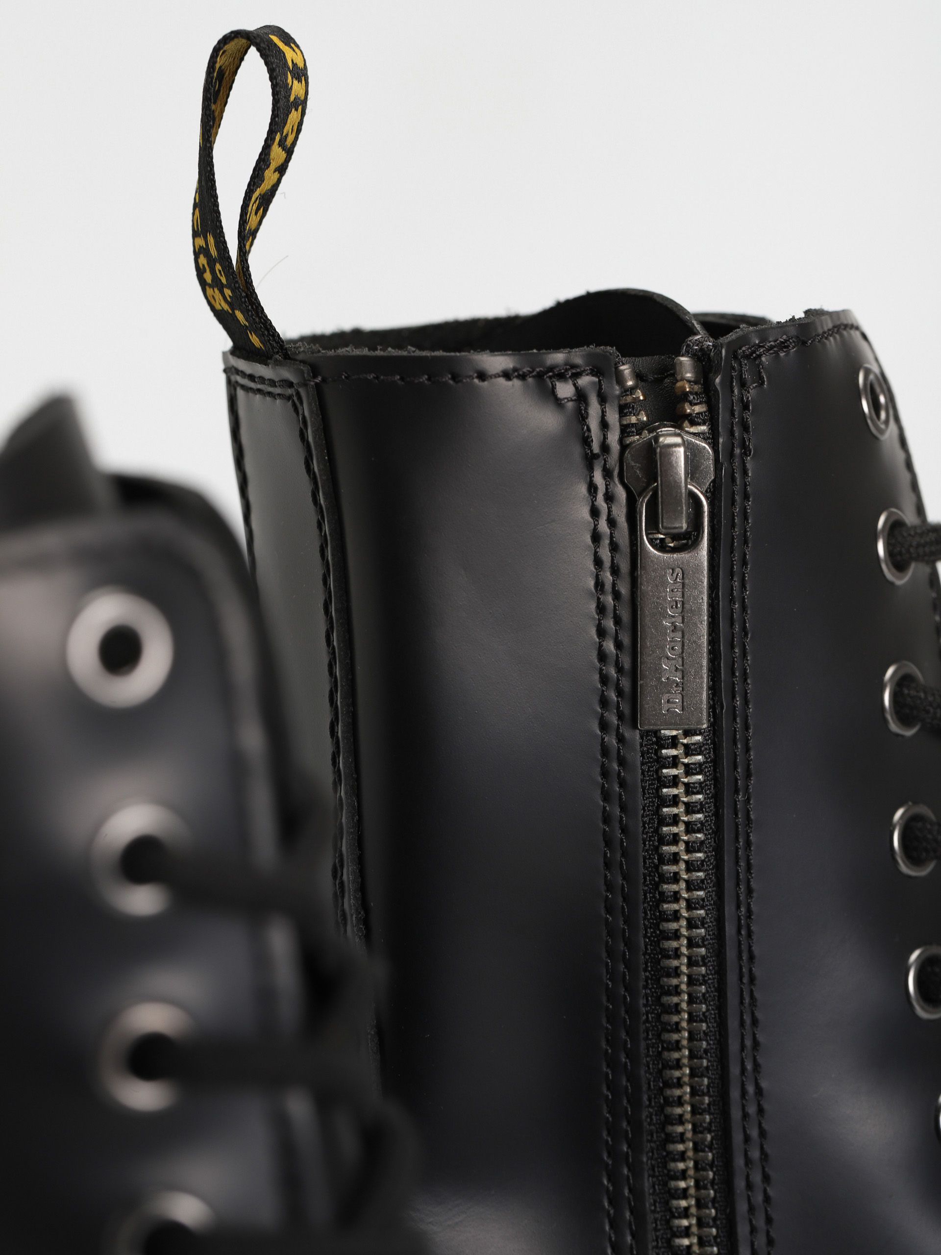 Buty Dr. Martens Jadon Hi Wmn (black polished smooth)