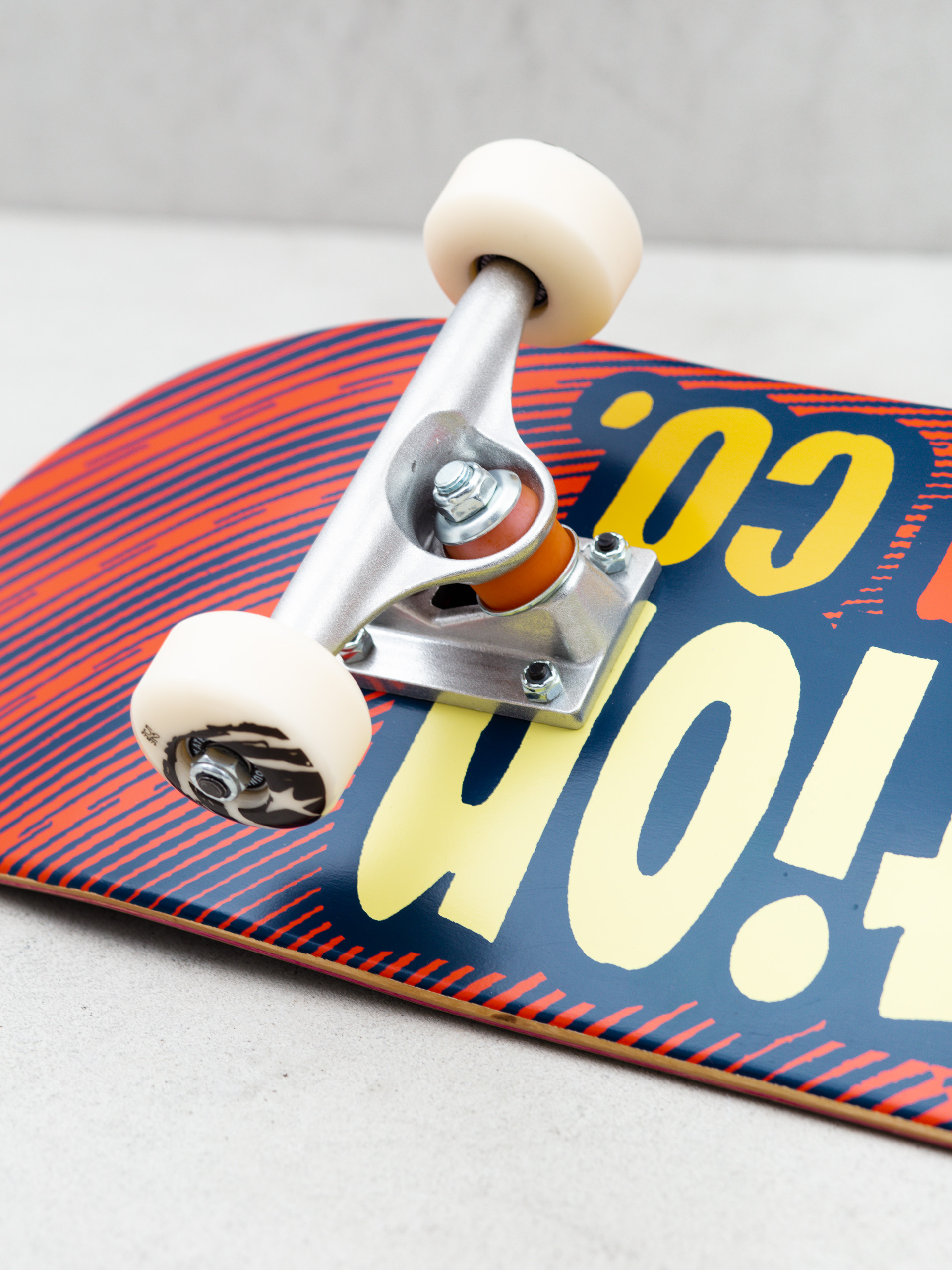 Deskorolka Foundation Star Tan (red/navy)