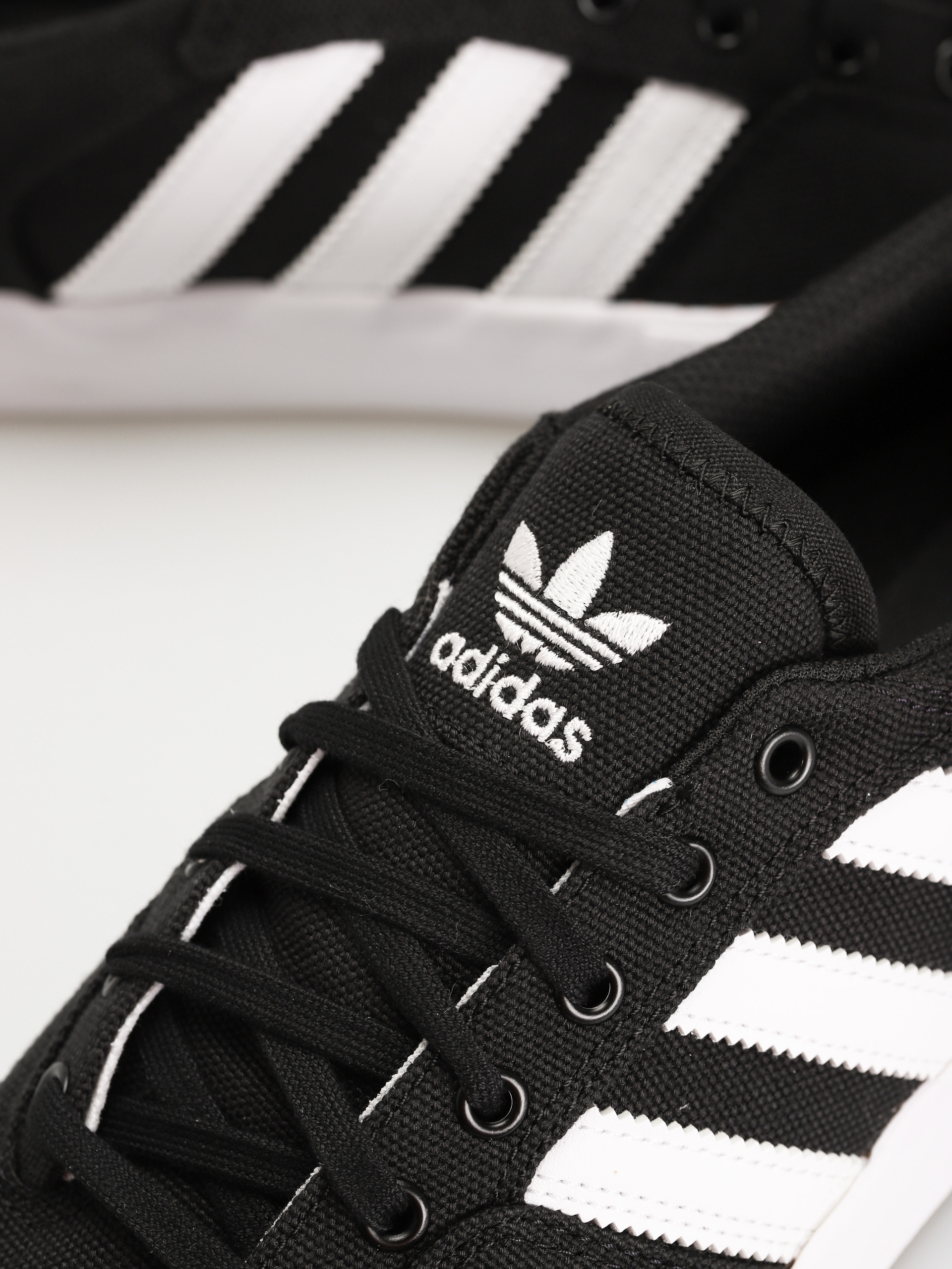 Buty adidas Matchbreak Super (cblack/ftwwht/goldmt)