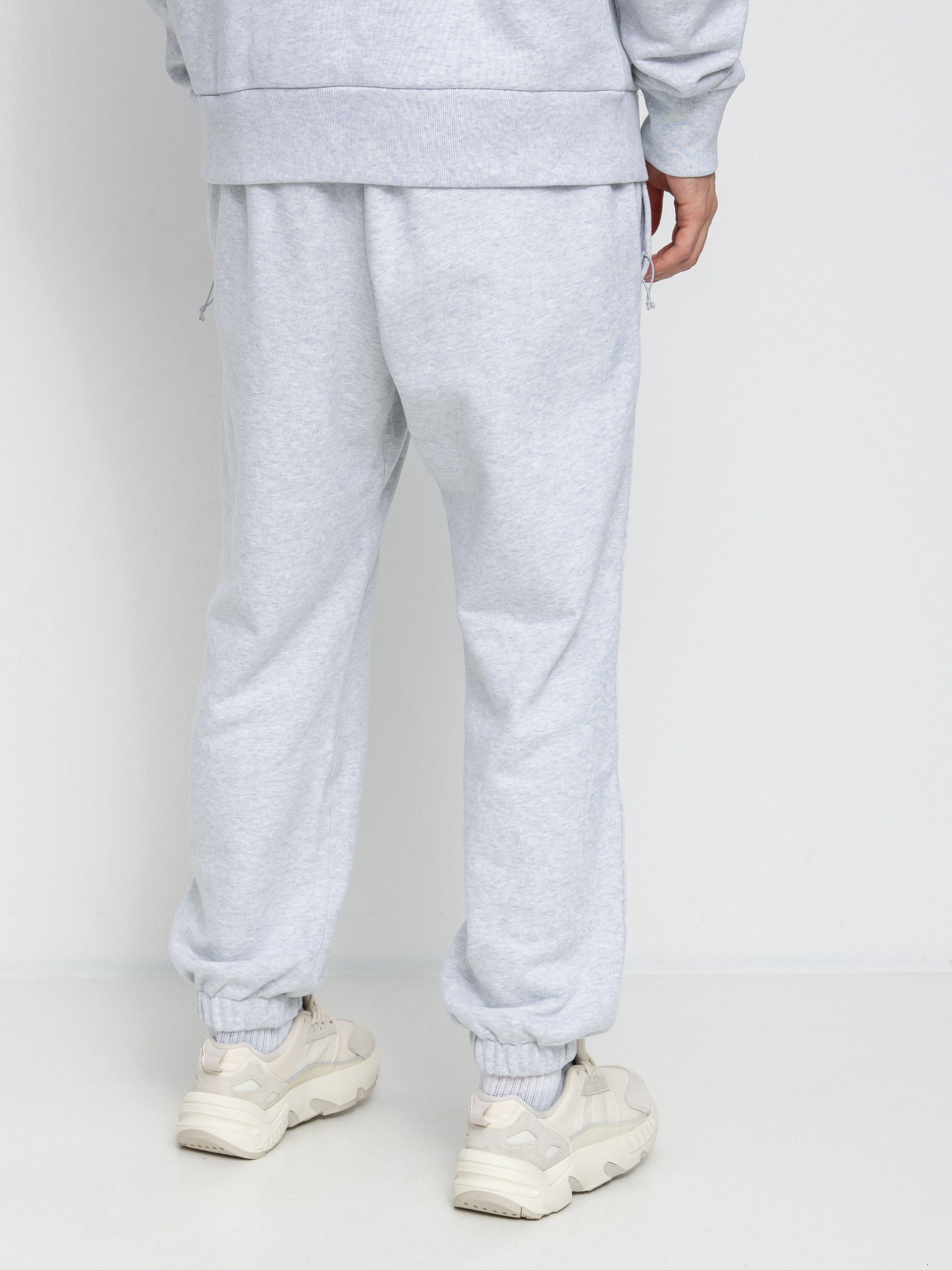 Spodnie adidas Originals Pharrell Williams Basics (lgreyh/lgsogr)