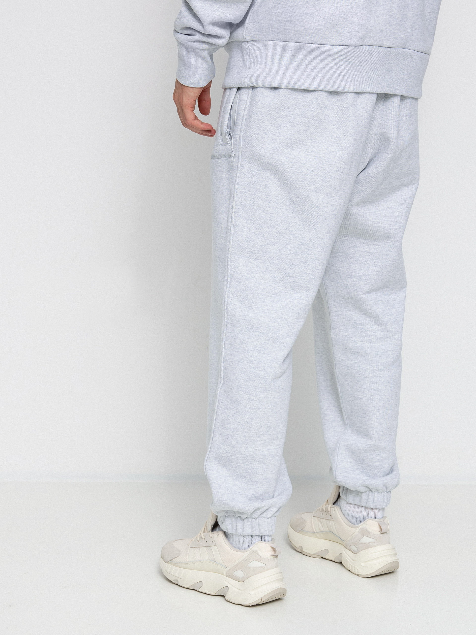 Spodnie adidas Originals Pharrell Williams Basics (lgreyh/lgsogr)