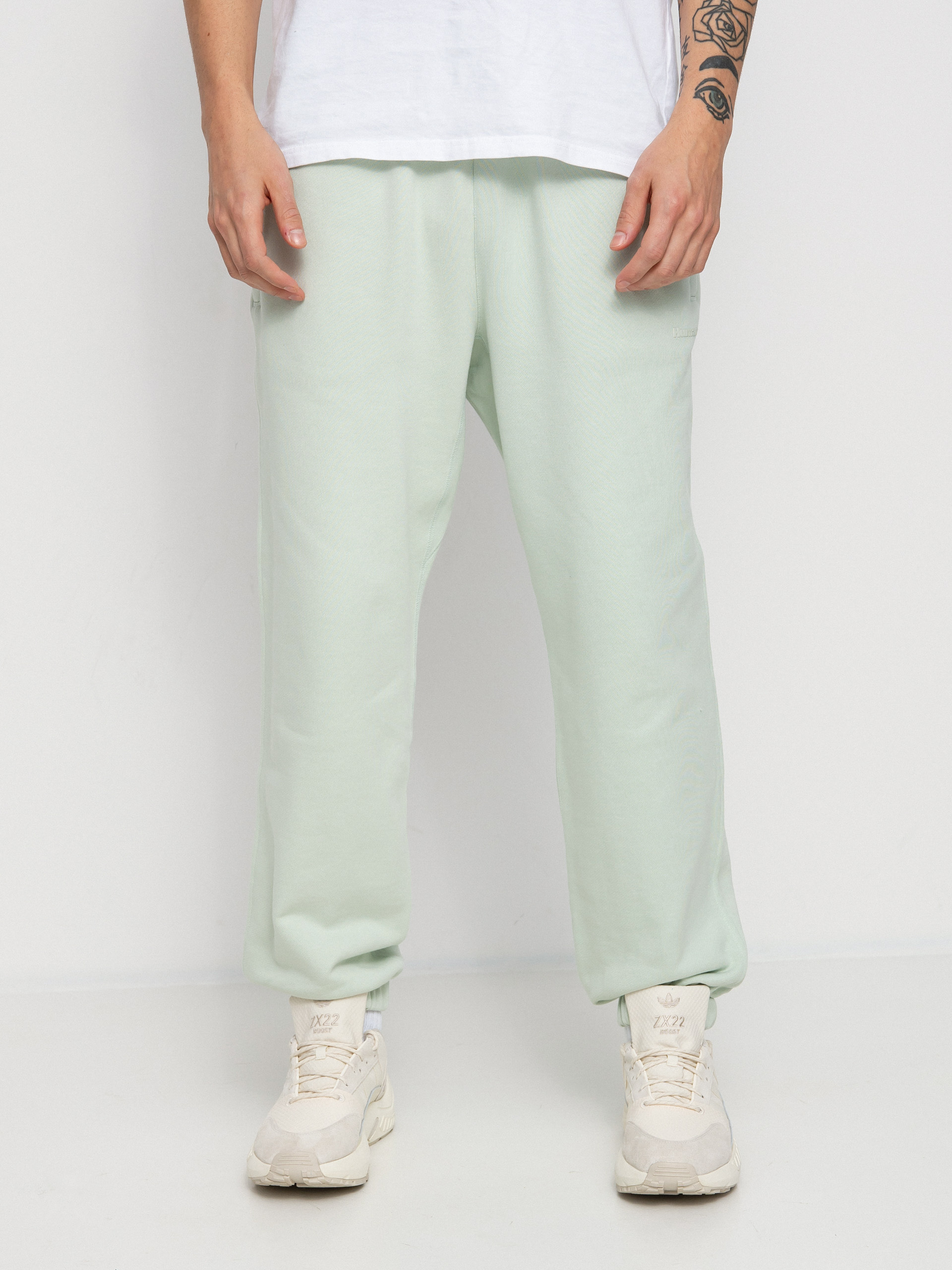 Spodnie adidas Originals Pharrell Williams Basics (lingrn)