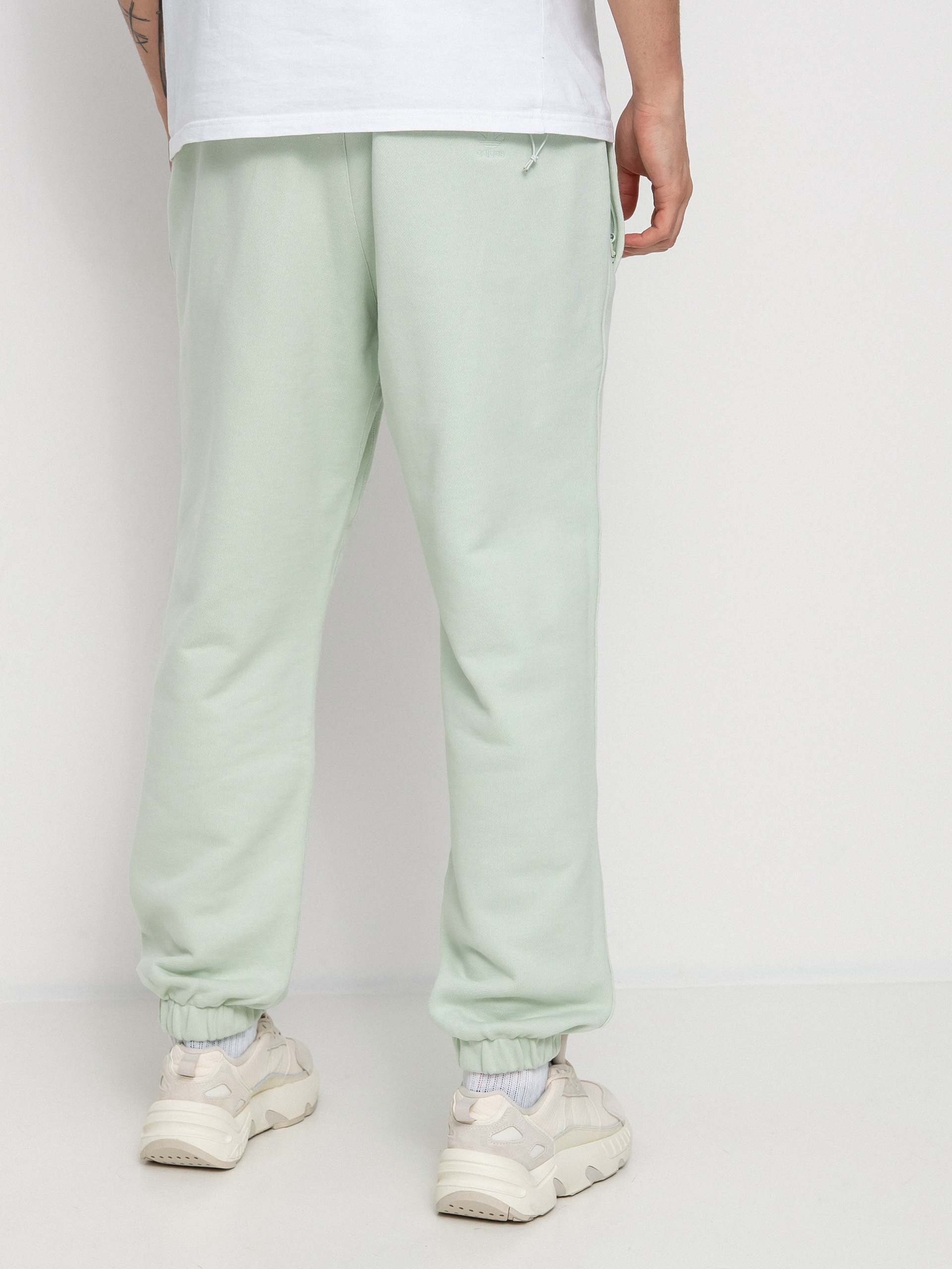 Spodnie adidas Originals Pharrell Williams Basics (lingrn)