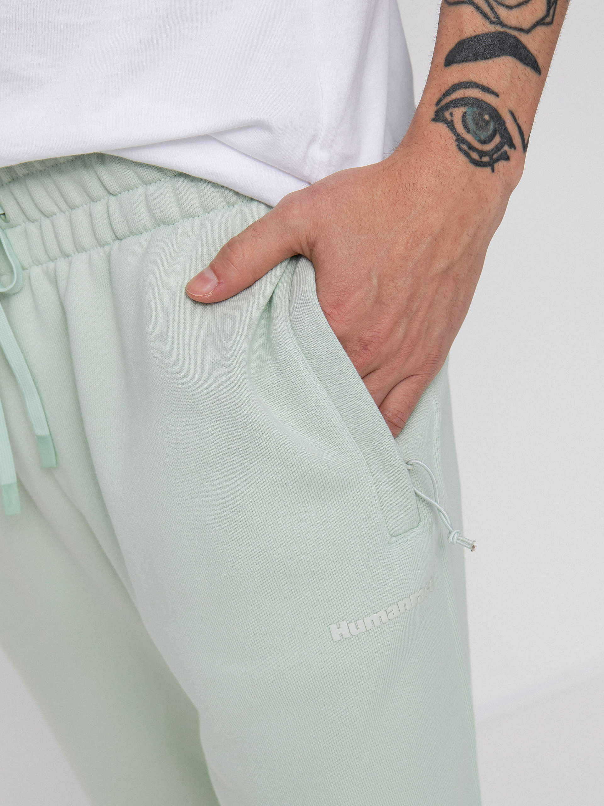 Spodnie adidas Originals Pharrell Williams Basics (lingrn)