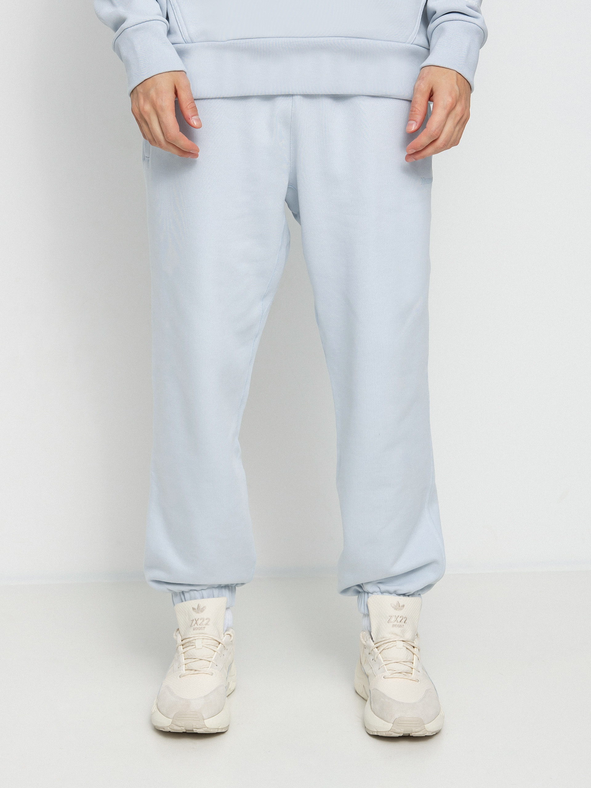Spodnie adidas Originals Pharrell Williams Basics (halblu)